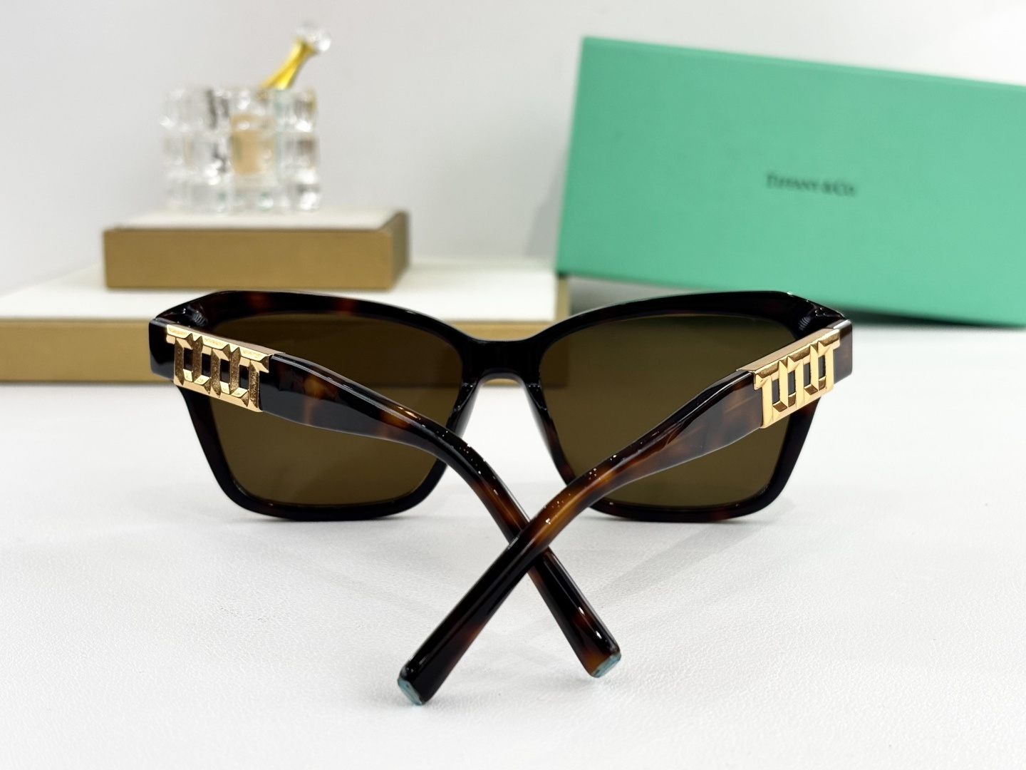 TIFFANY&Co.MODEL：TF5017SIZE：57口16-143