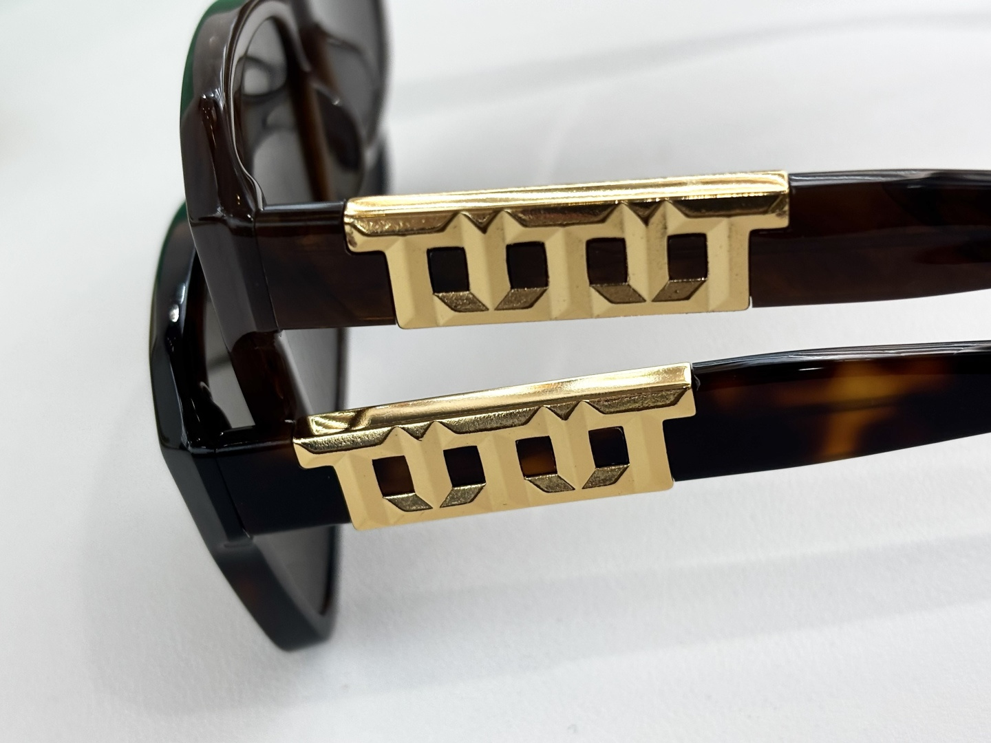 TIFFANY&Co.MODEL：TF5017SIZE：57口16-143