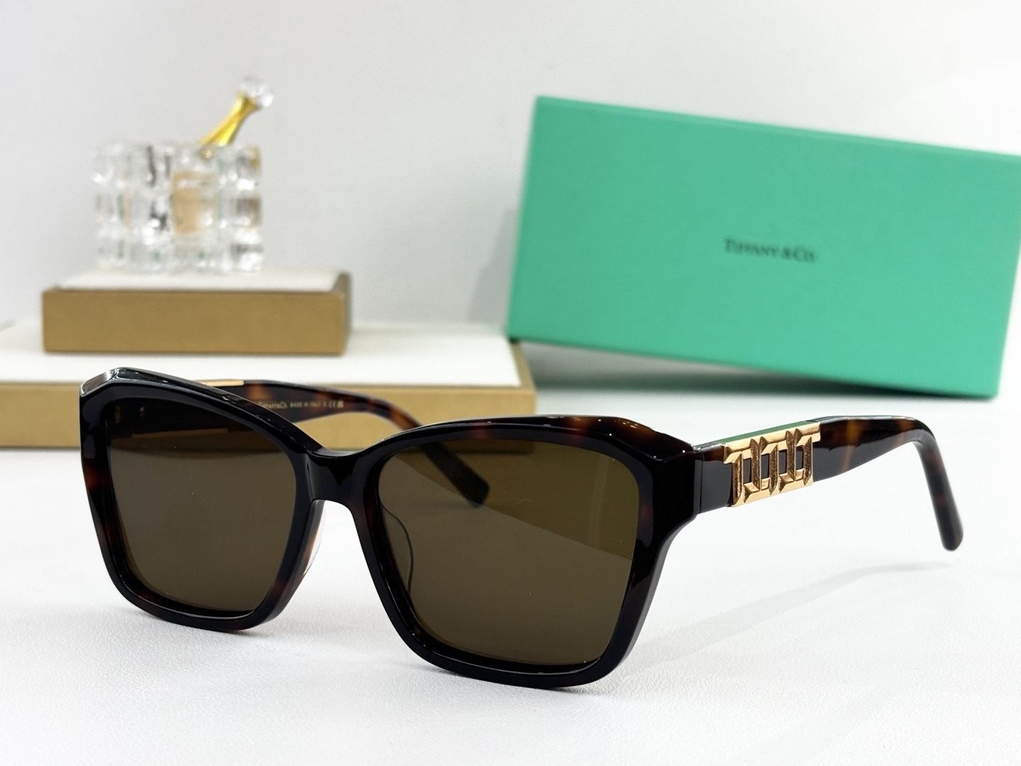 TIFFANY&Co.MODEL：TF5017SIZE：57口16-143