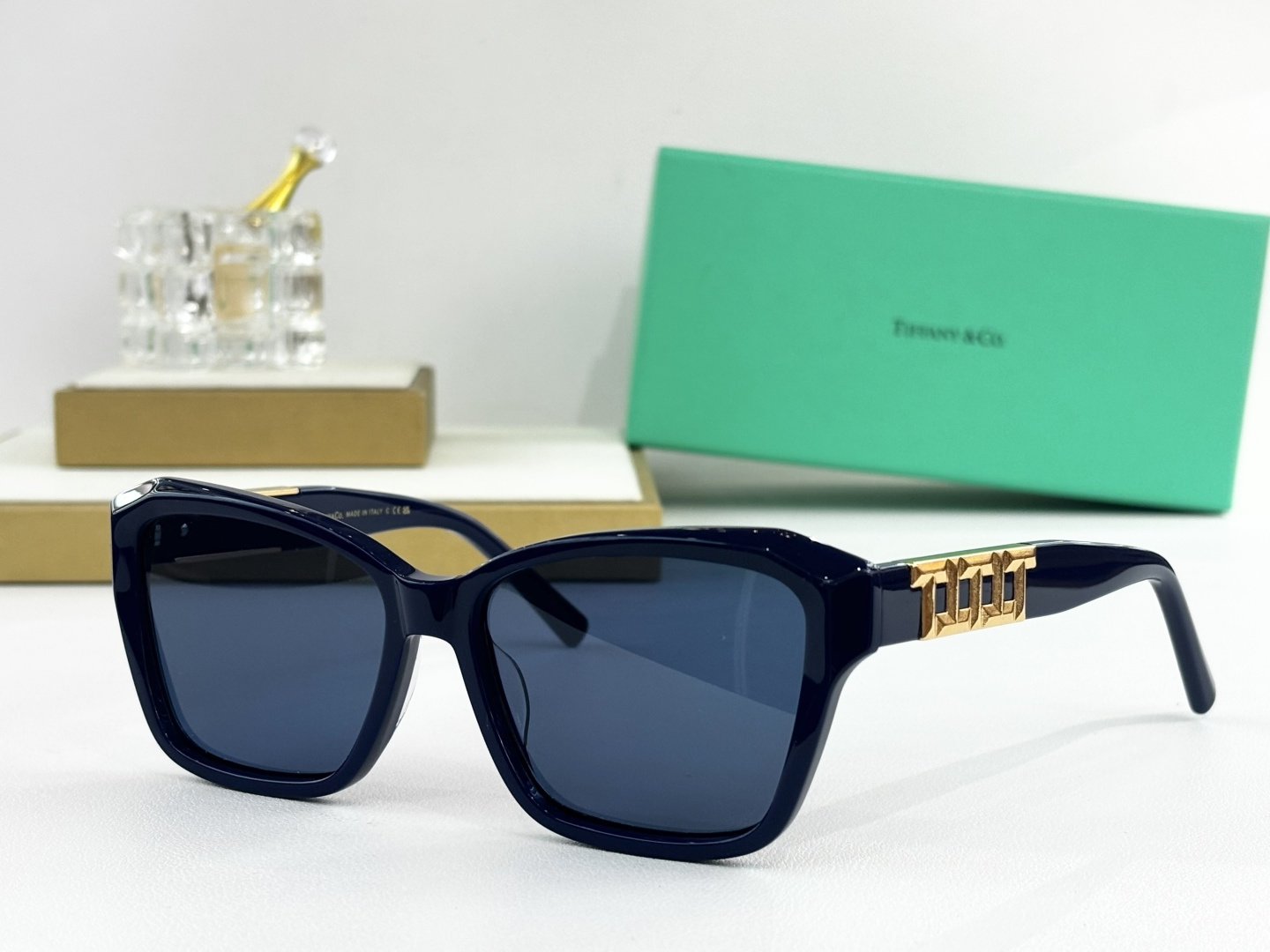 TIFFANY&Co.MODEL：TF5017SIZE：57口16-143