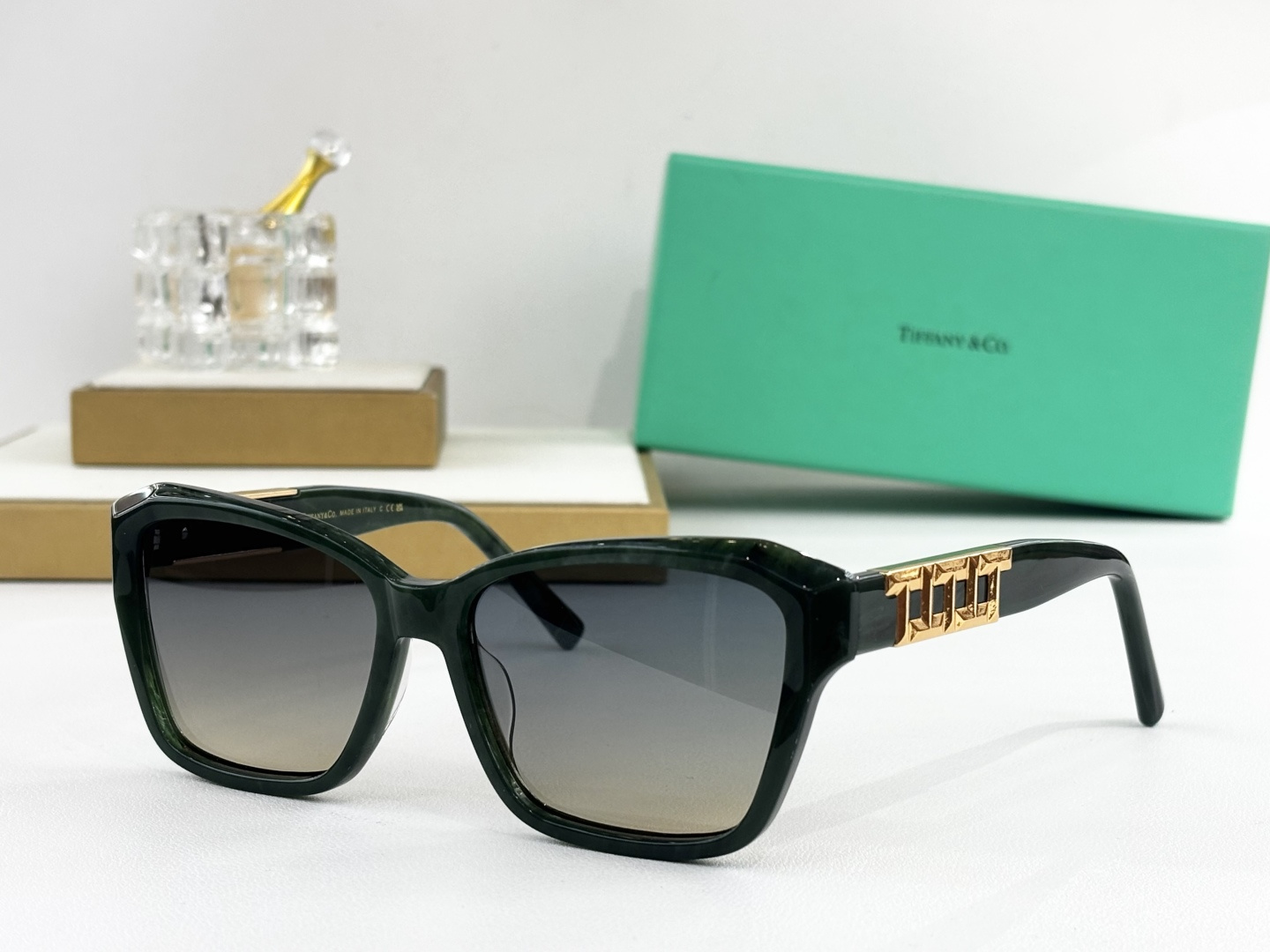 TIFFANY&Co.MODEL：TF5017SIZE：57口16-143