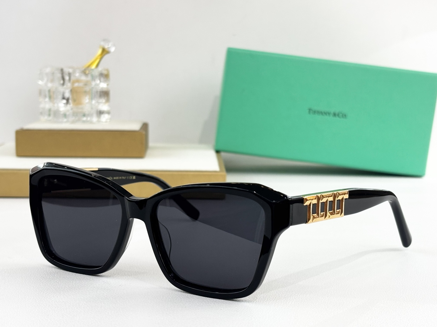 TIFFANY&Co.MODEL：TF5017SIZE：57口16-143
