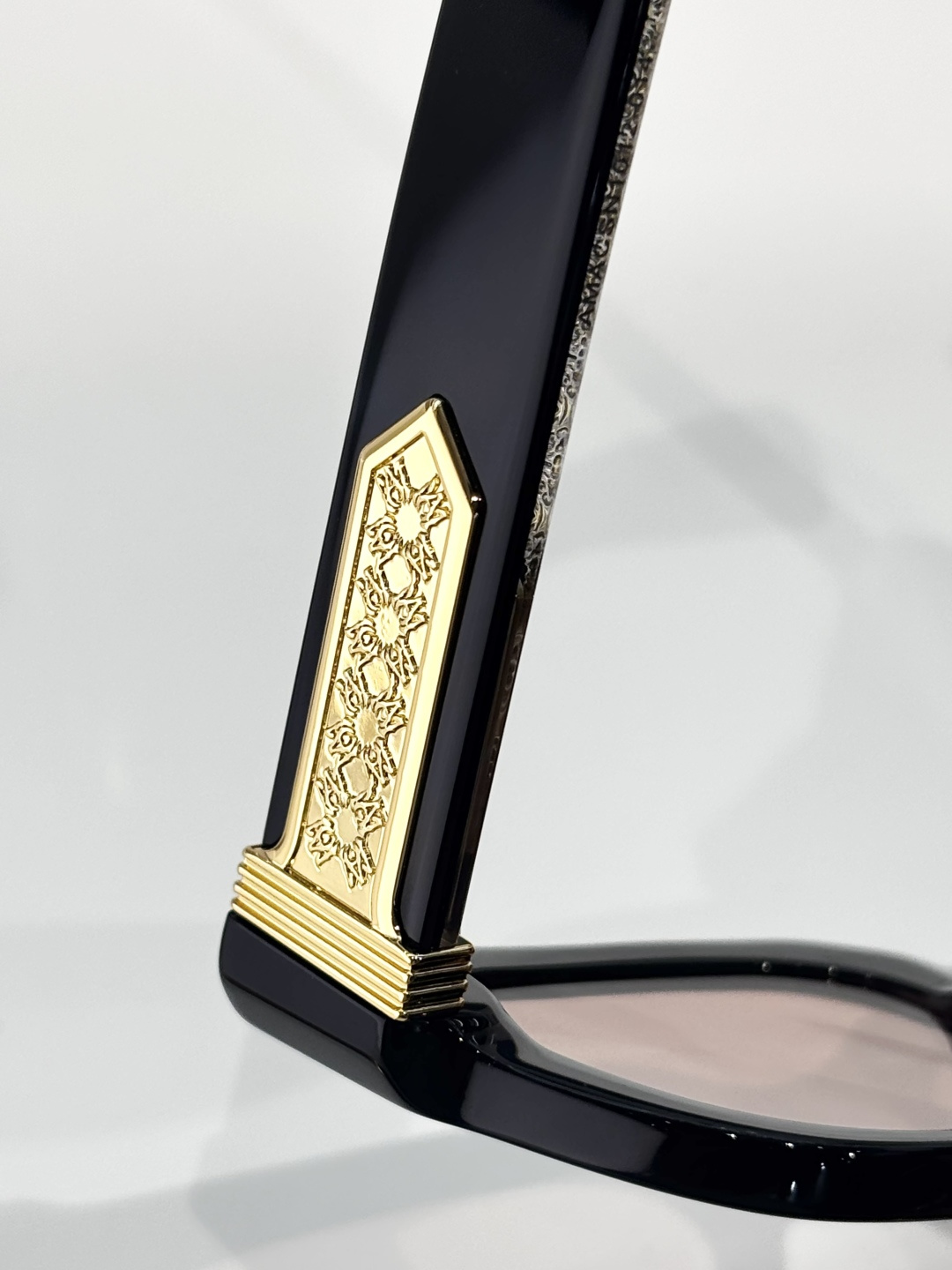 AMIRIOriginal Mod:VENICESize:53口21-145美国时装潮牌用料考究裁剪独特