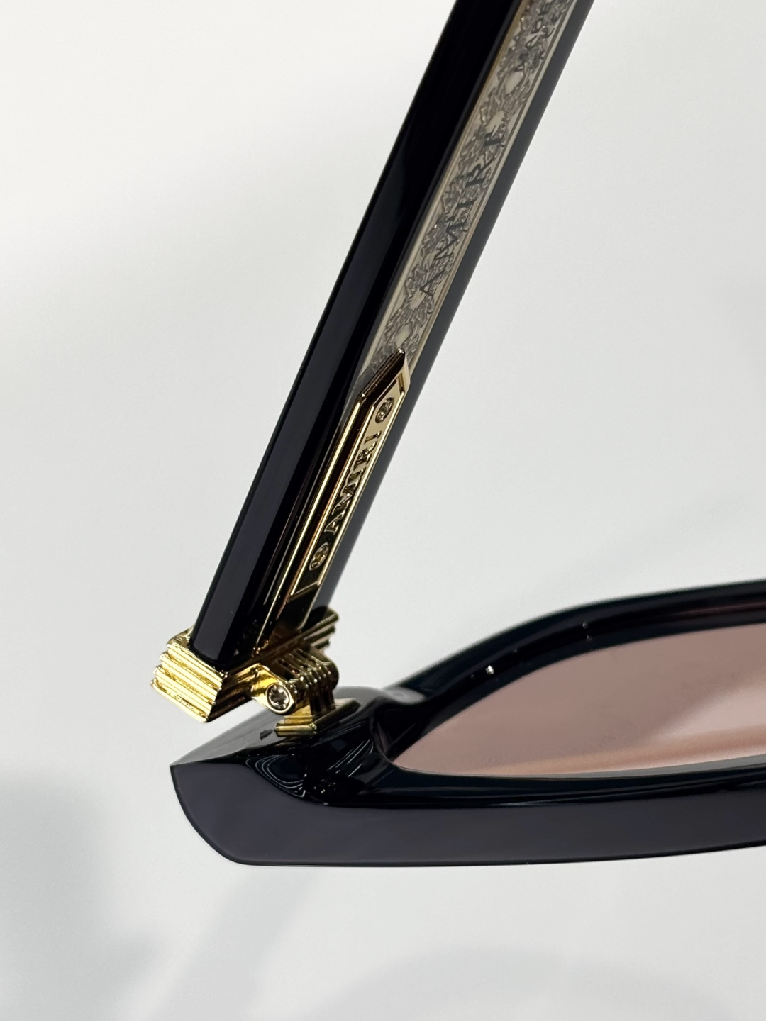 AMIRIOriginal Mod:VENICESize:53口21-145美国时装潮牌用料考究裁剪独特