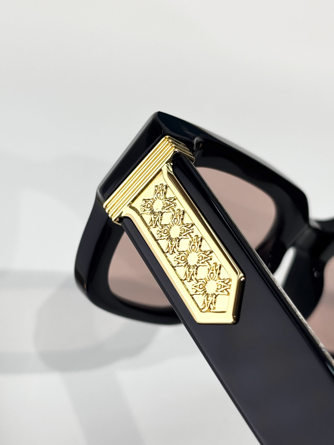 AMIRIOriginal Mod:VENICESize:53口21-145美国时装潮牌用料考究裁剪独特