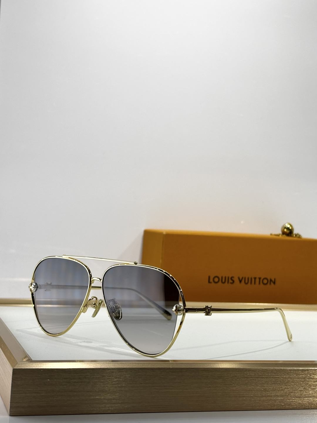 LOUIS VUITTO*MODEL：Z2995USIZE：59口11-140