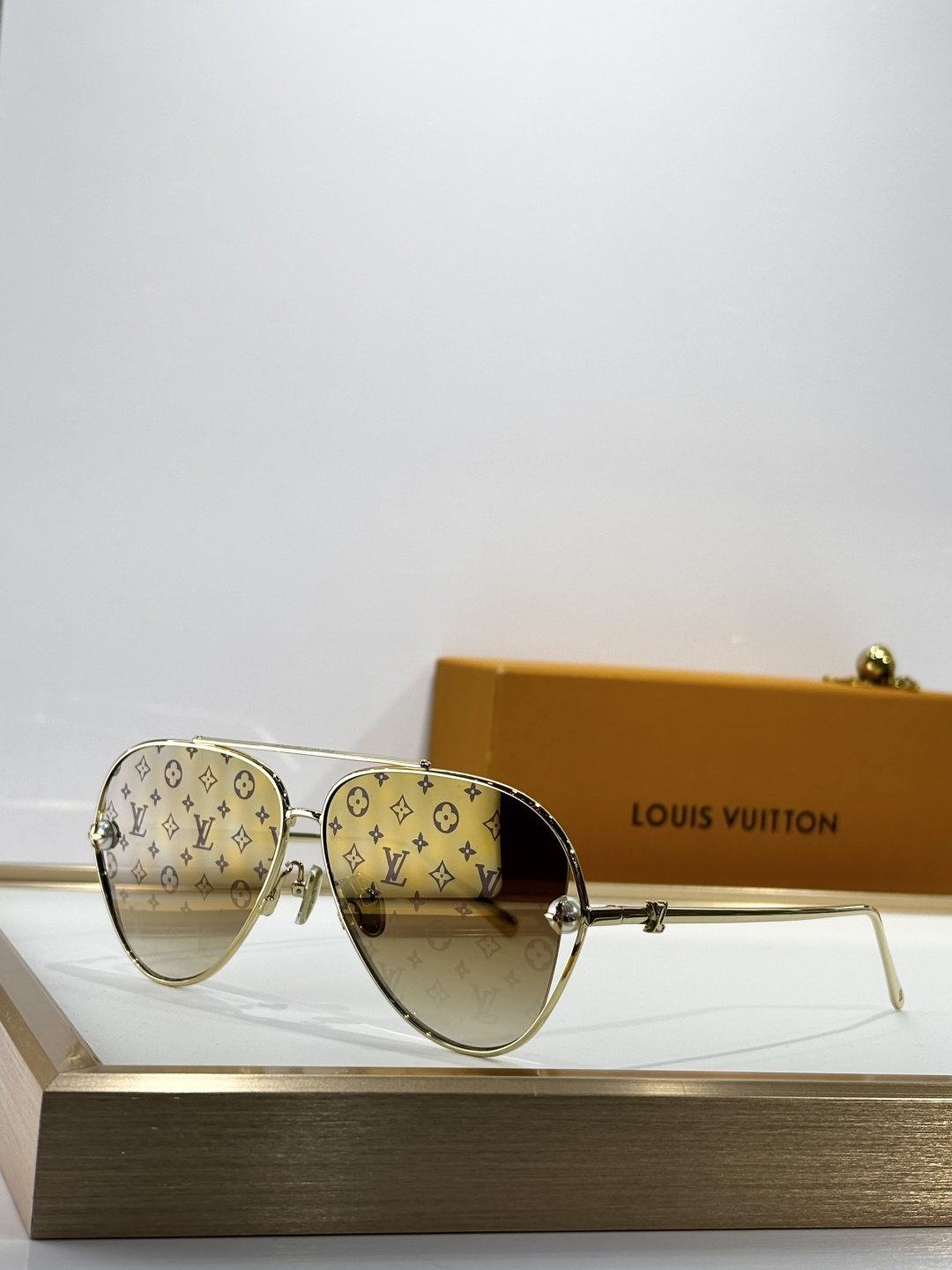 LOUIS VUITTO*MODEL：Z2995USIZE：59口11-140