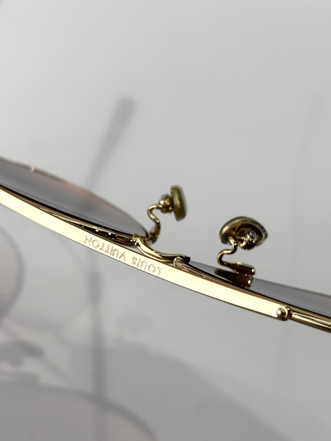 LOUIS VUITTO*MODEL：Z2995USIZE：59口11-140