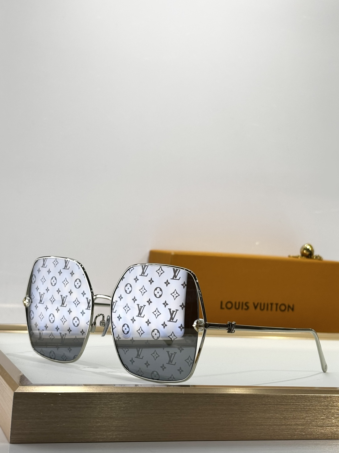 LOUIS VUITTO* Oversized MODEL：Z2994USIZE：62口16-140