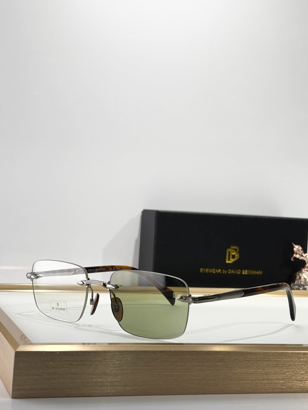 Photo chromic光致变色 DAVID BECKHAMMOD：DB 1195/SSize：57口