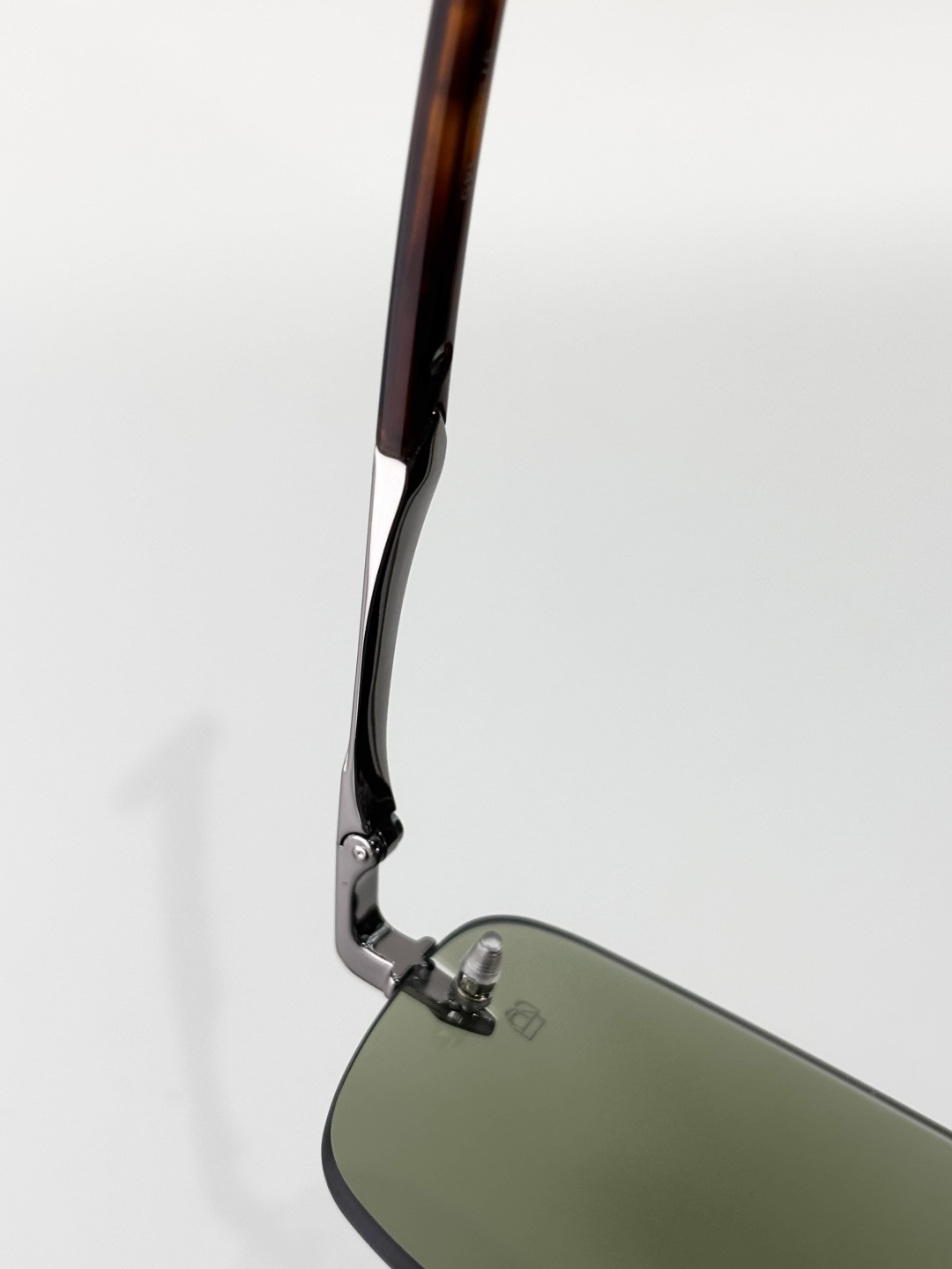 Photo chromic光致变色 DAVID BECKHAMMOD：DB 1195/SSize：57口