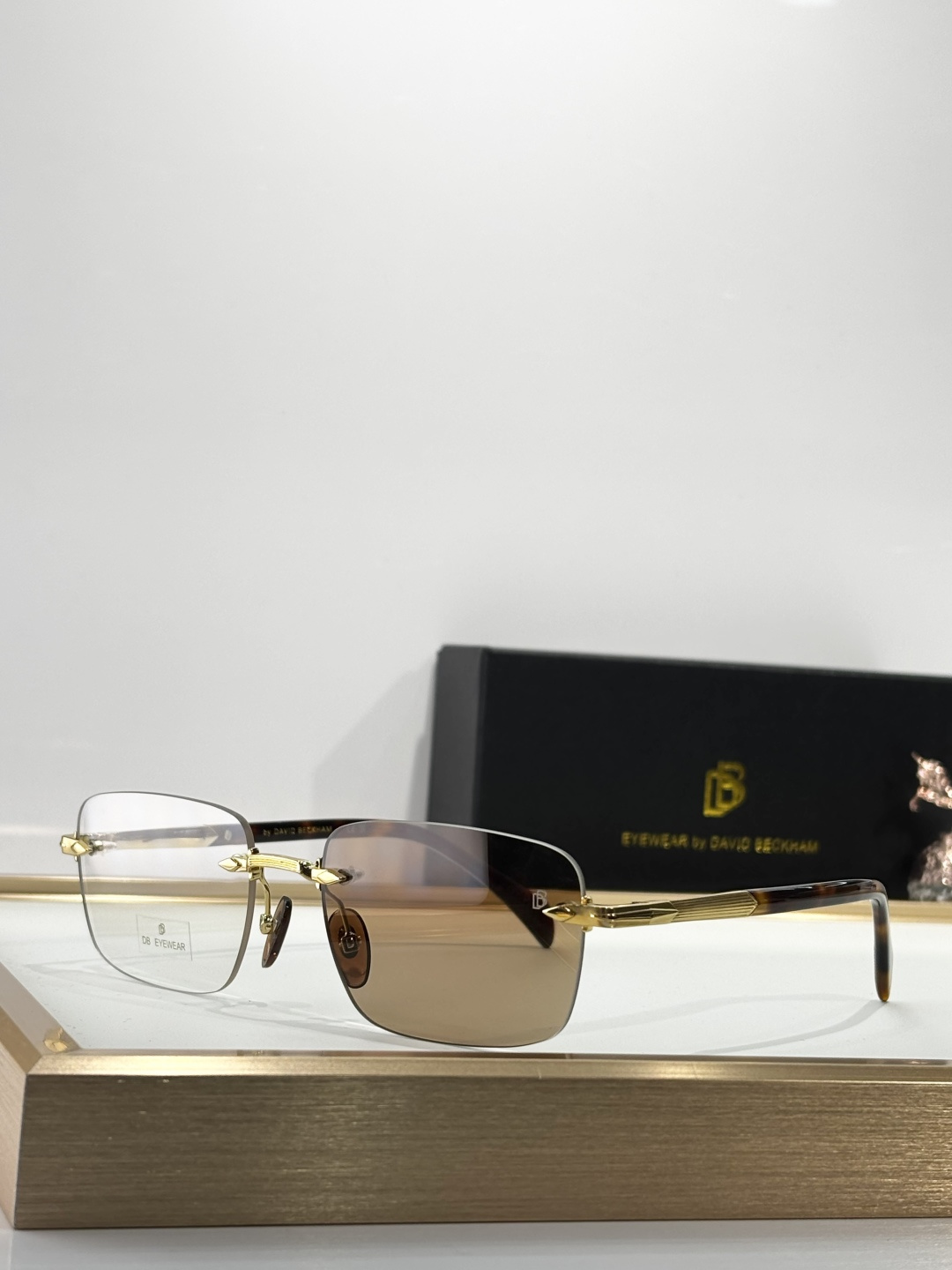 Photo chromic光致变色 DAVID BECKHAMMOD：DB 1195/SSize：57口