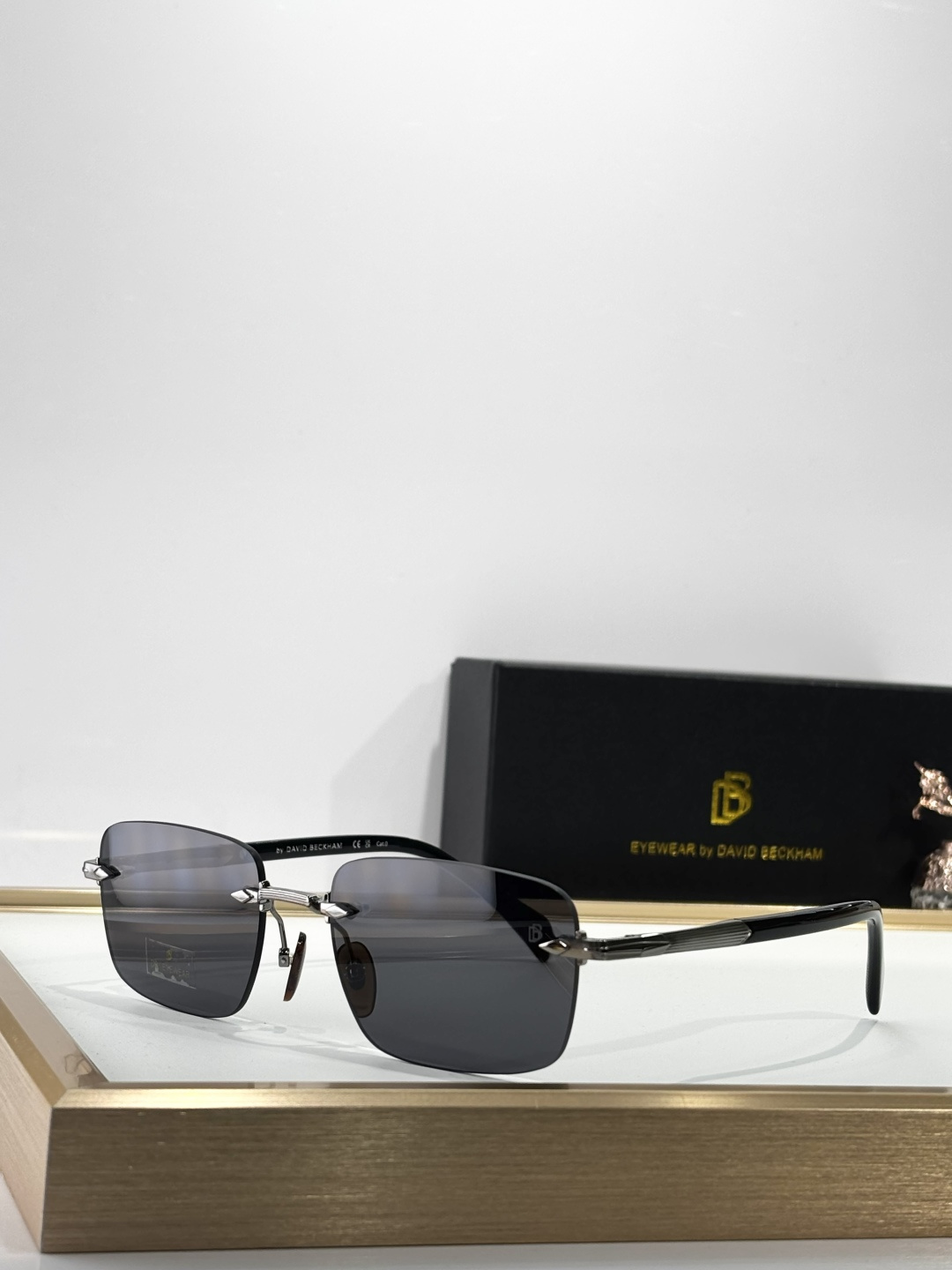 Photo chromic光致变色 DAVID BECKHAMMOD：DB 1195/SSize：57口