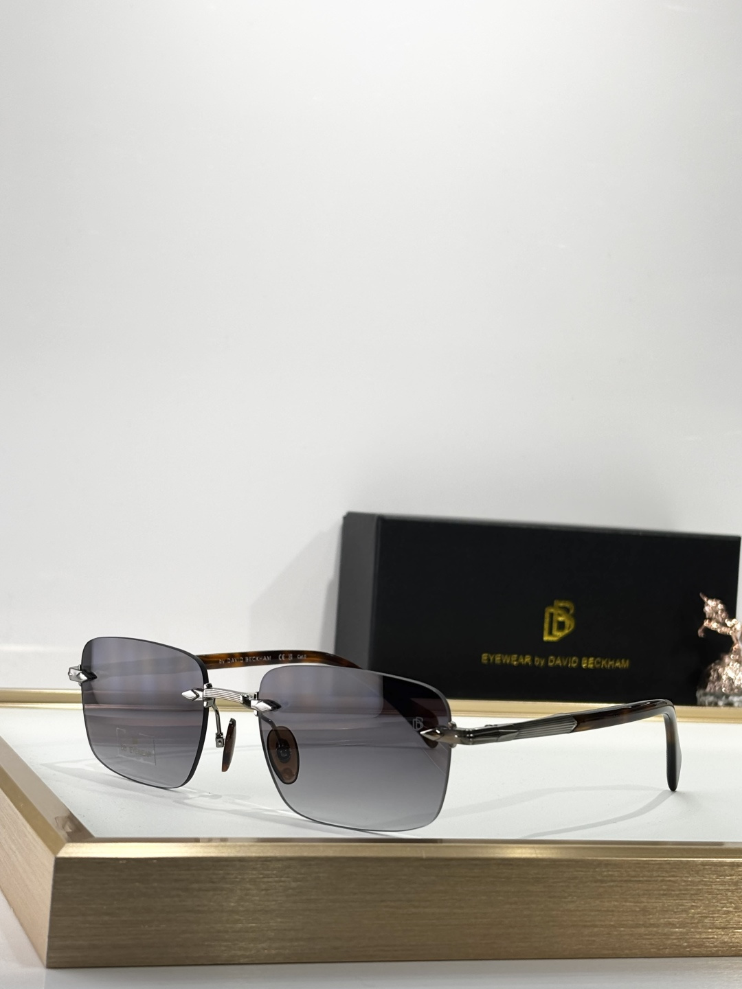 Photo chromic光致变色 DAVID BECKHAMMOD：DB 1195/SSize：57口