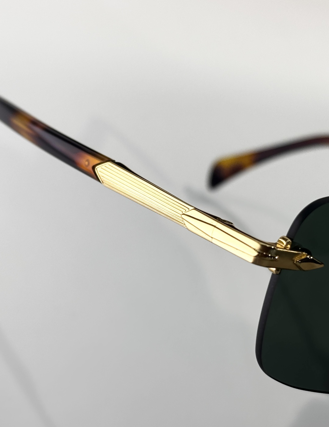 Photo chromic光致变色 DAVID BECKHAMMOD：DB 1195/SSize：57口