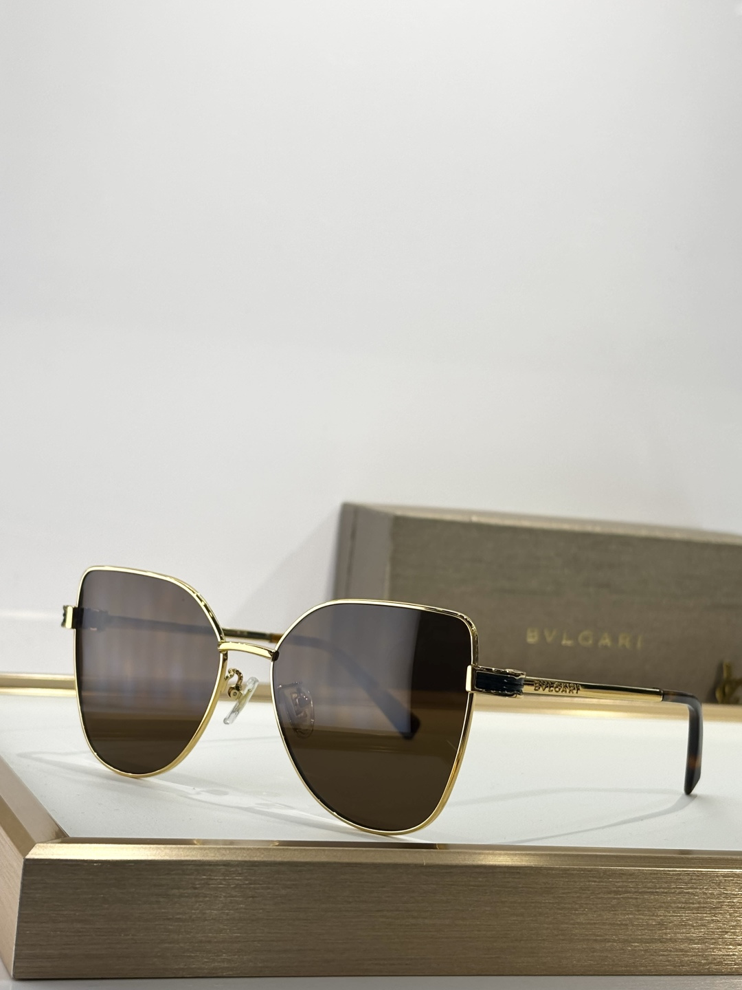 BVLGARIMOD：BV40069USize：57口15 135