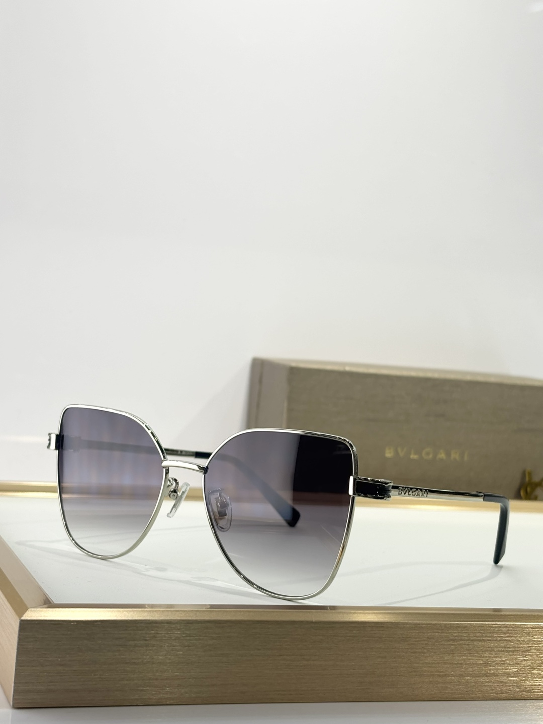 BVLGARIMOD：BV40069USize：57口15 135