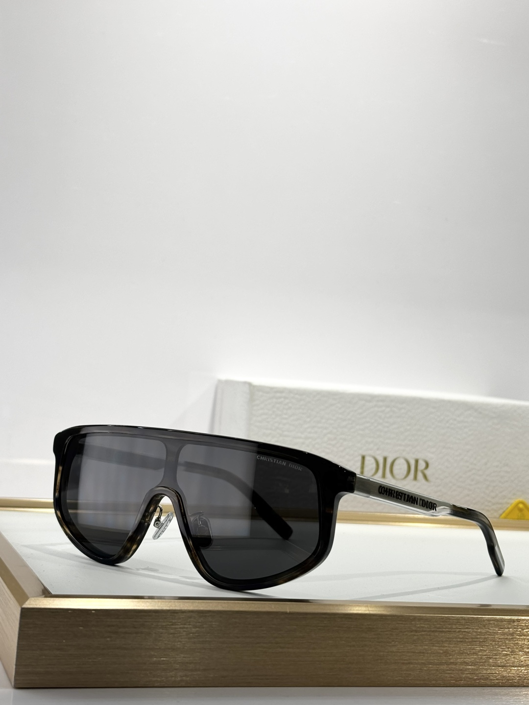 DiorMOD:DiorTag M1FSize:140