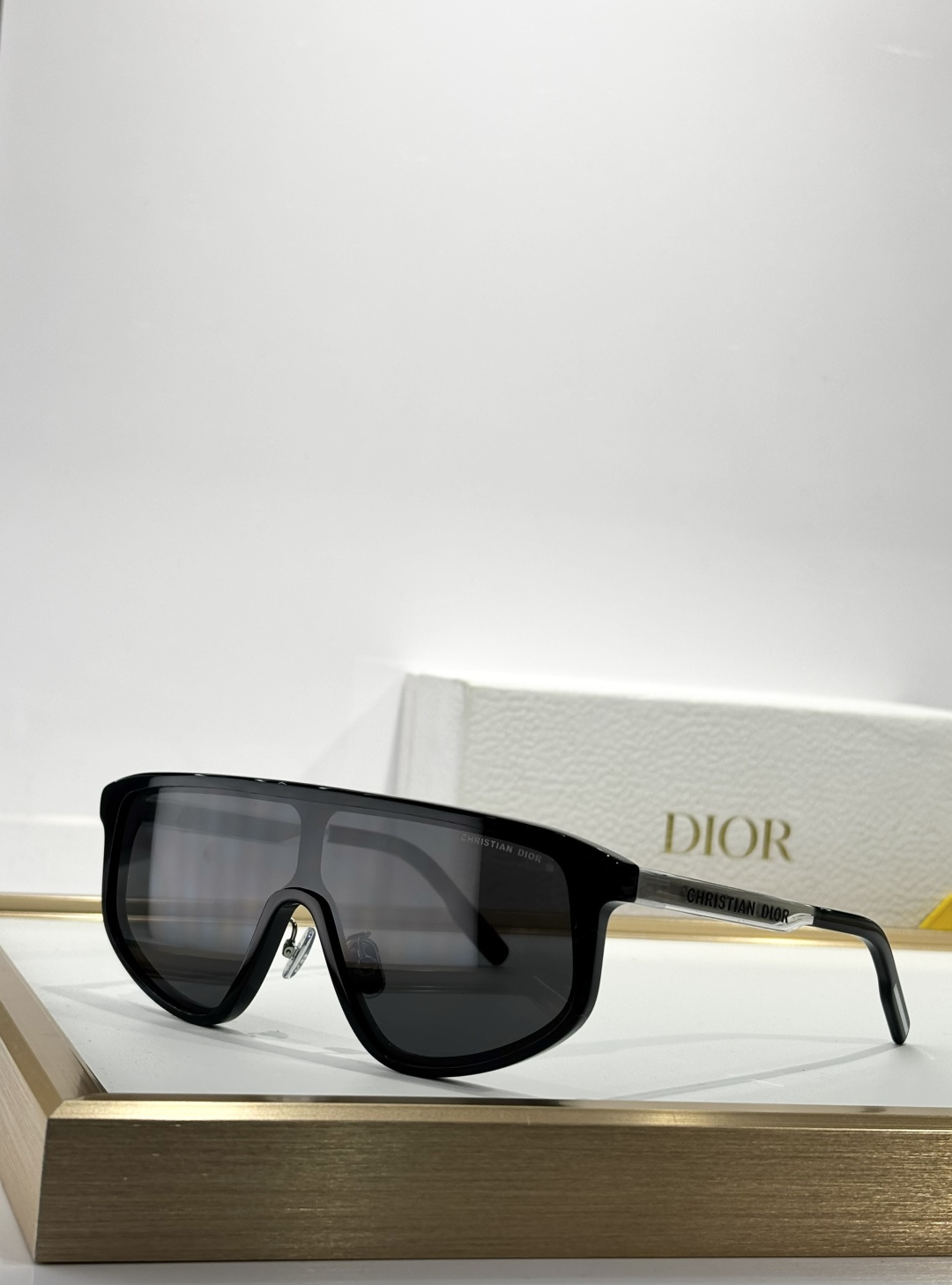 DiorMOD:DiorTag M1FSize:140