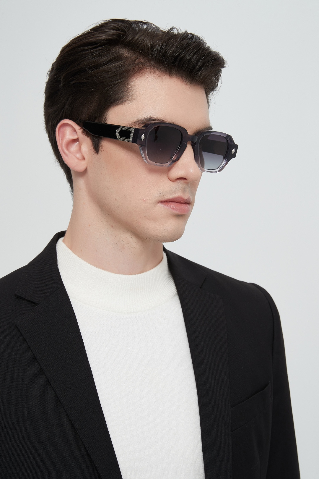 JOHN Dalia 限量发售隆重推出由著名设计师John Dalia设计的“Project ”太阳镜。