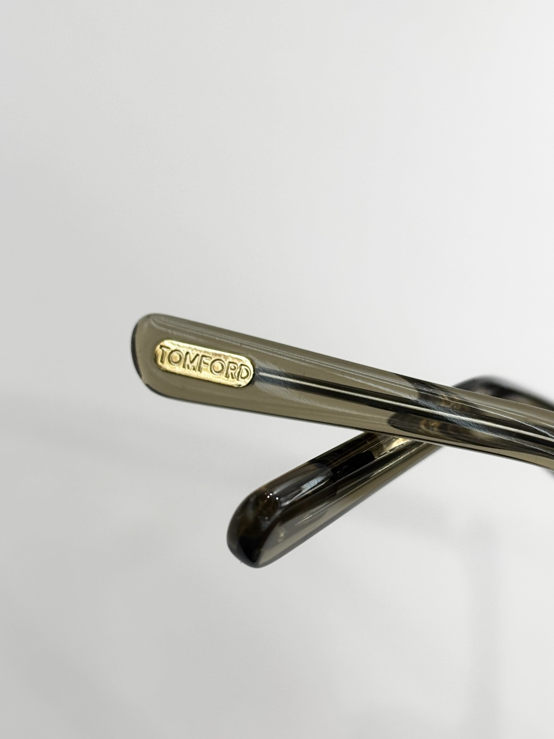 TOM FORDMOD：FT1172Size：54口21 140