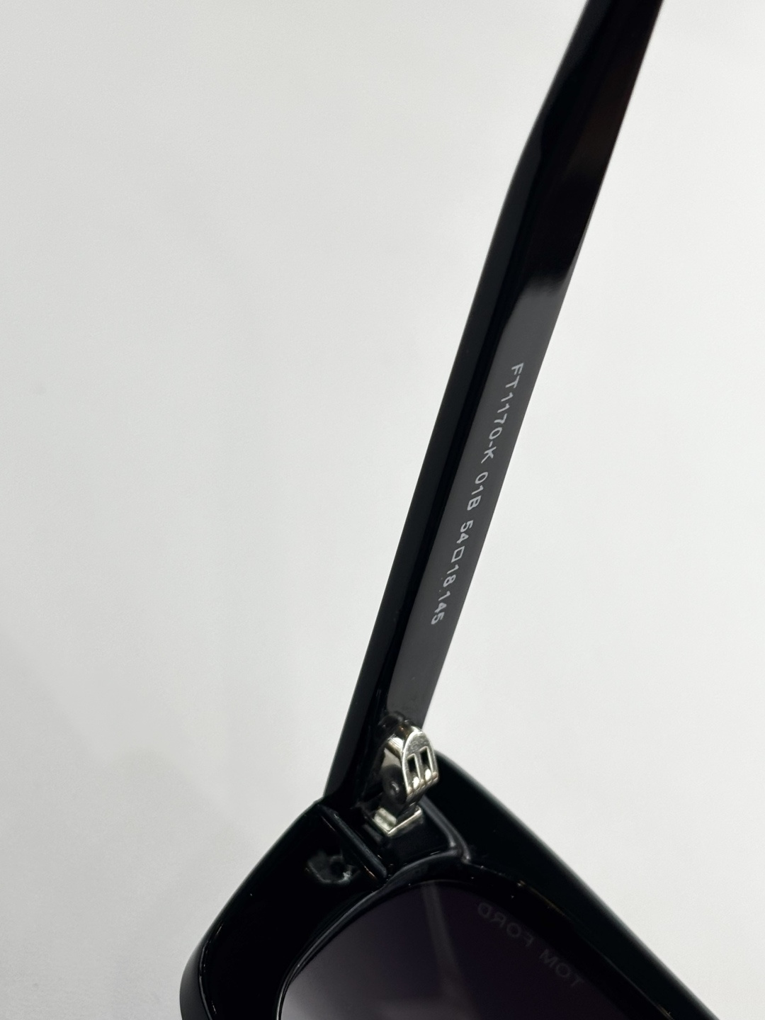 TOM FORDMOD：FT1170Size：54口21 140