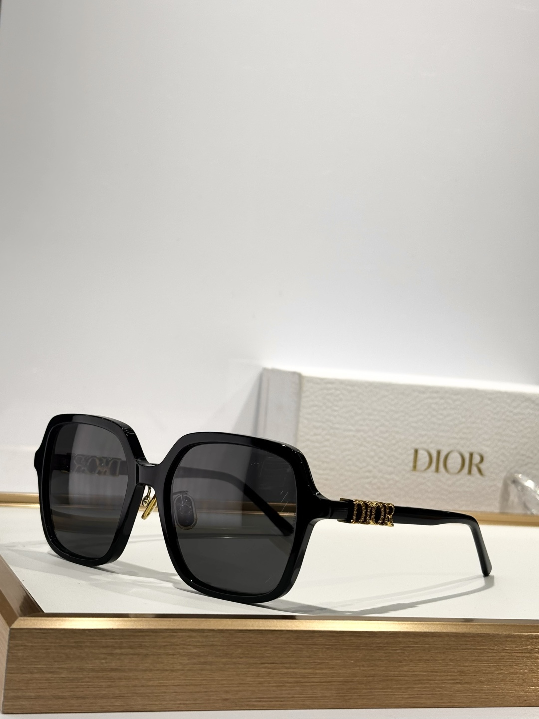 DIORMODEL: Treasure S1ISIZE:55口18-145