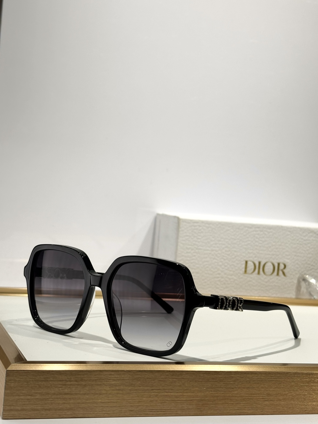 DIORMODEL: Treasure S1ISIZE:55口18-145