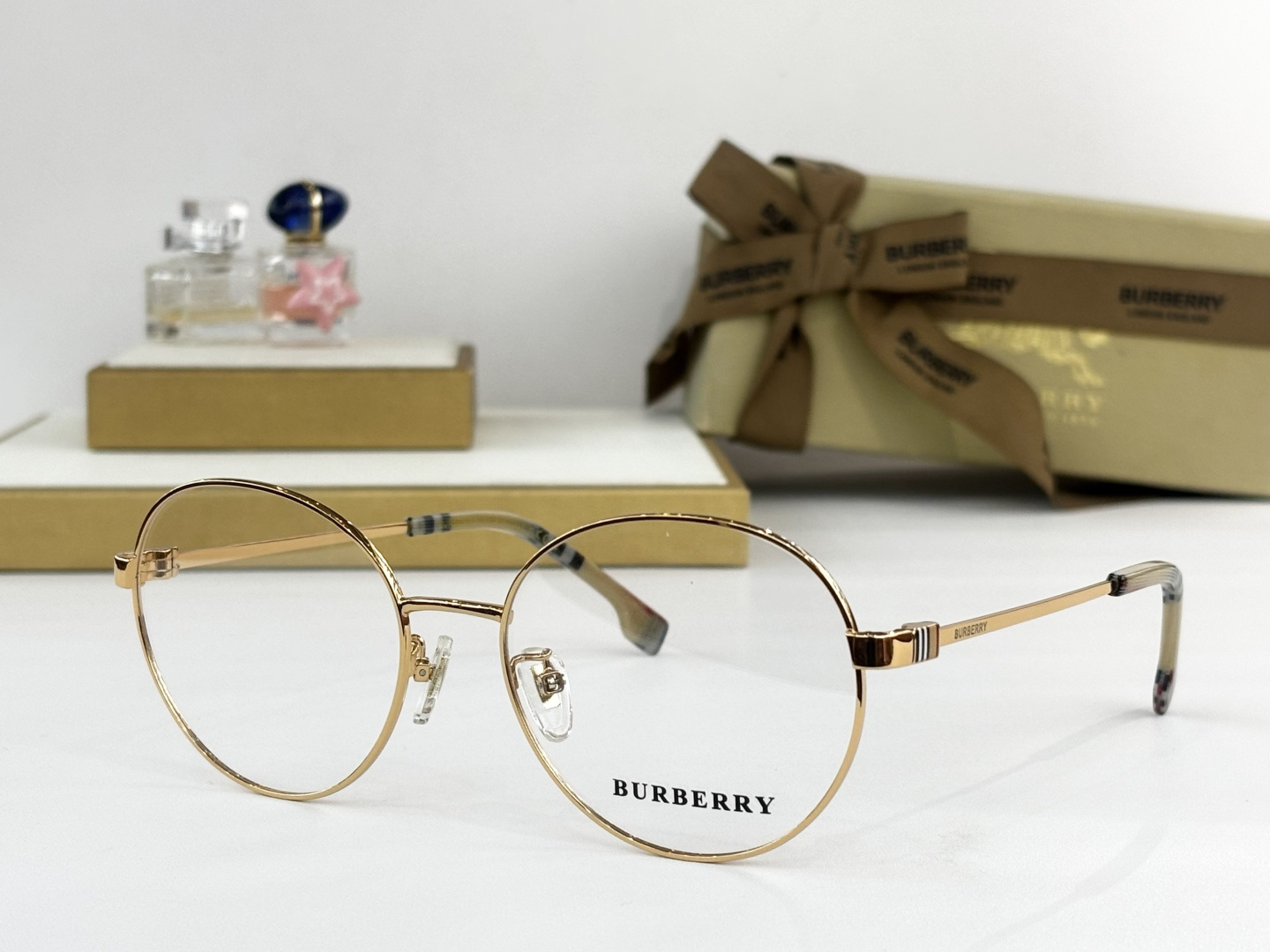 BURBERRYMOD：BE1384TDSize：56口18 145