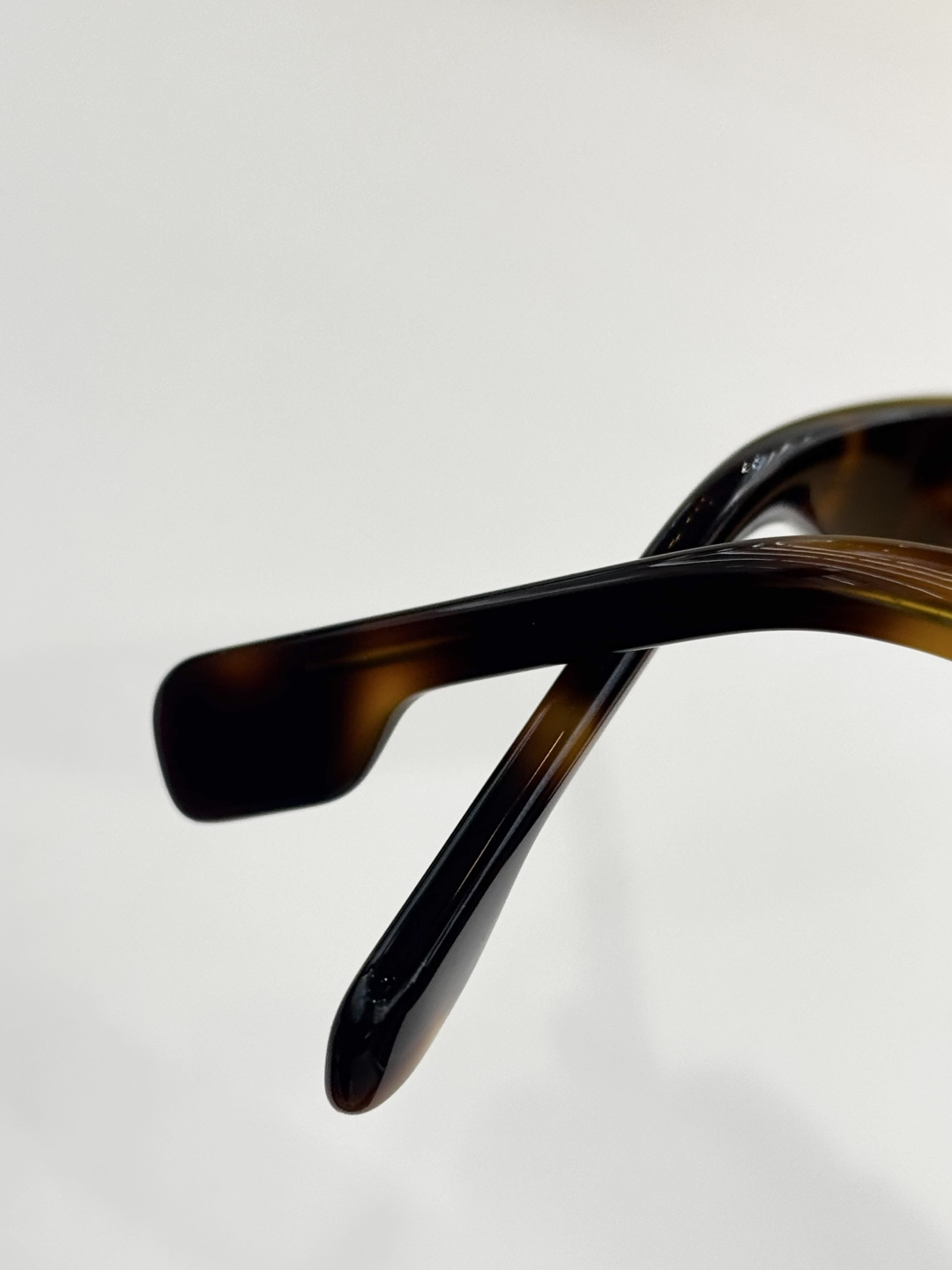 FENDIMODEL: FE40045ISIZE:52口23-145