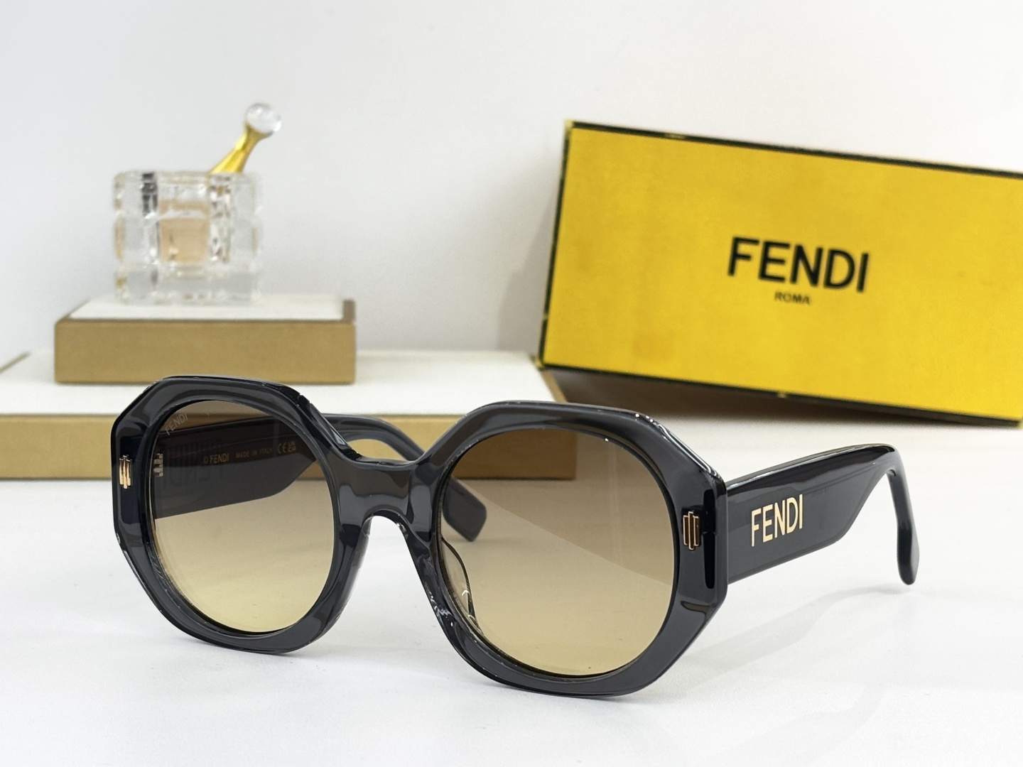 FENDIMODEL: FE40045ISIZE:52口23-145