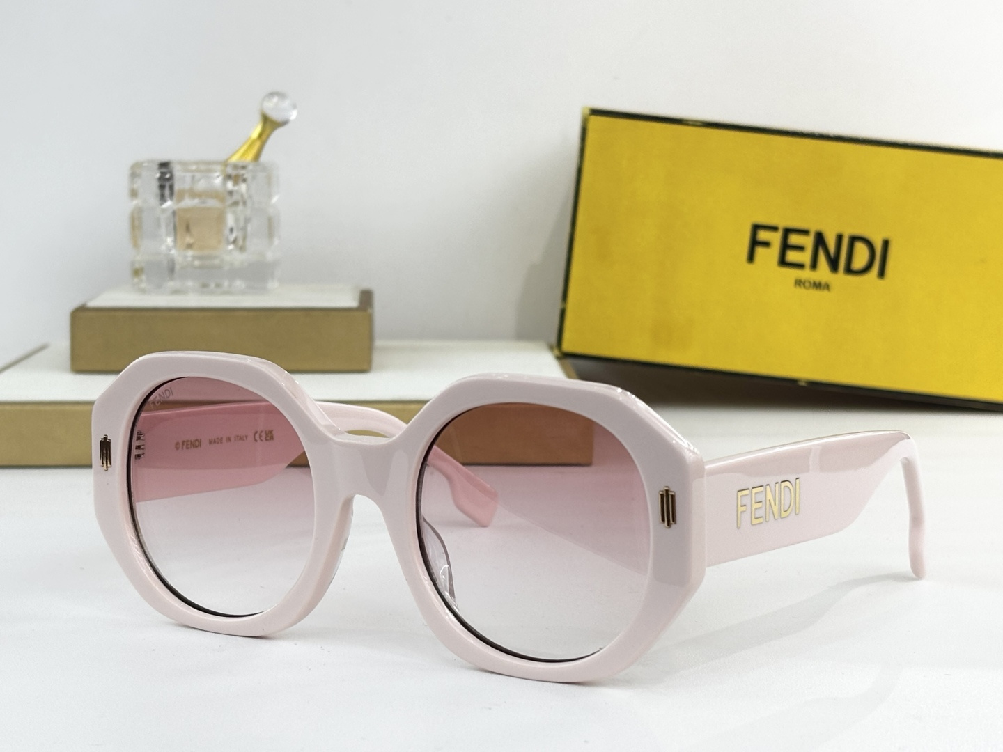 FENDIMODEL: FE40045ISIZE:52口23-145
