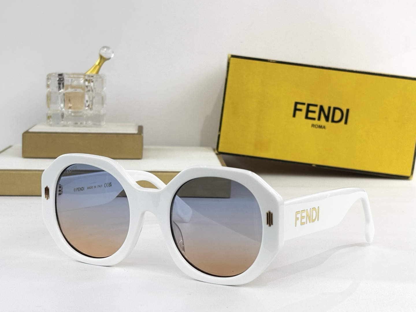 FENDIMODEL: FE40045ISIZE:52口23-145