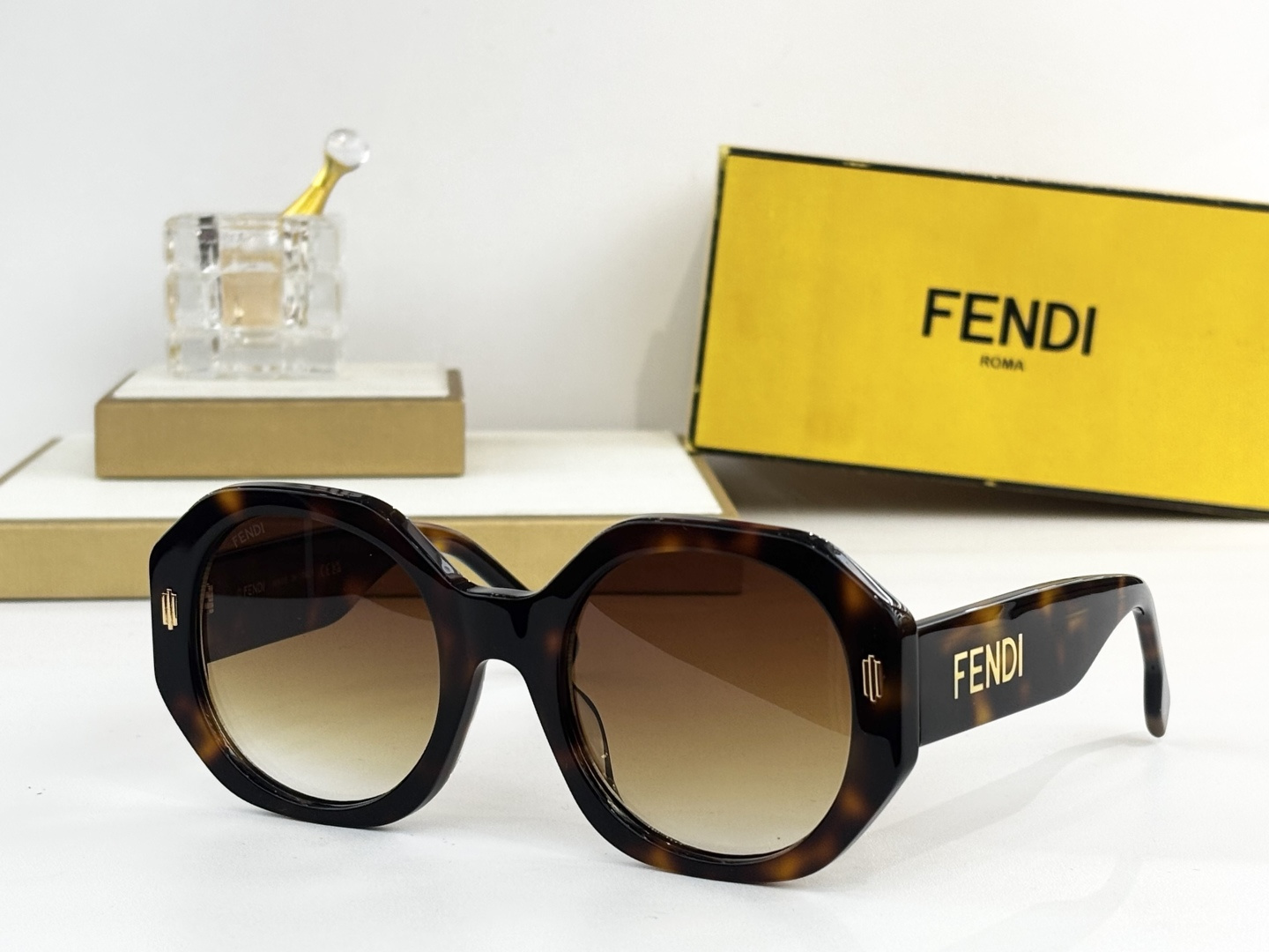 FENDIMODEL: FE40045ISIZE:52口23-145