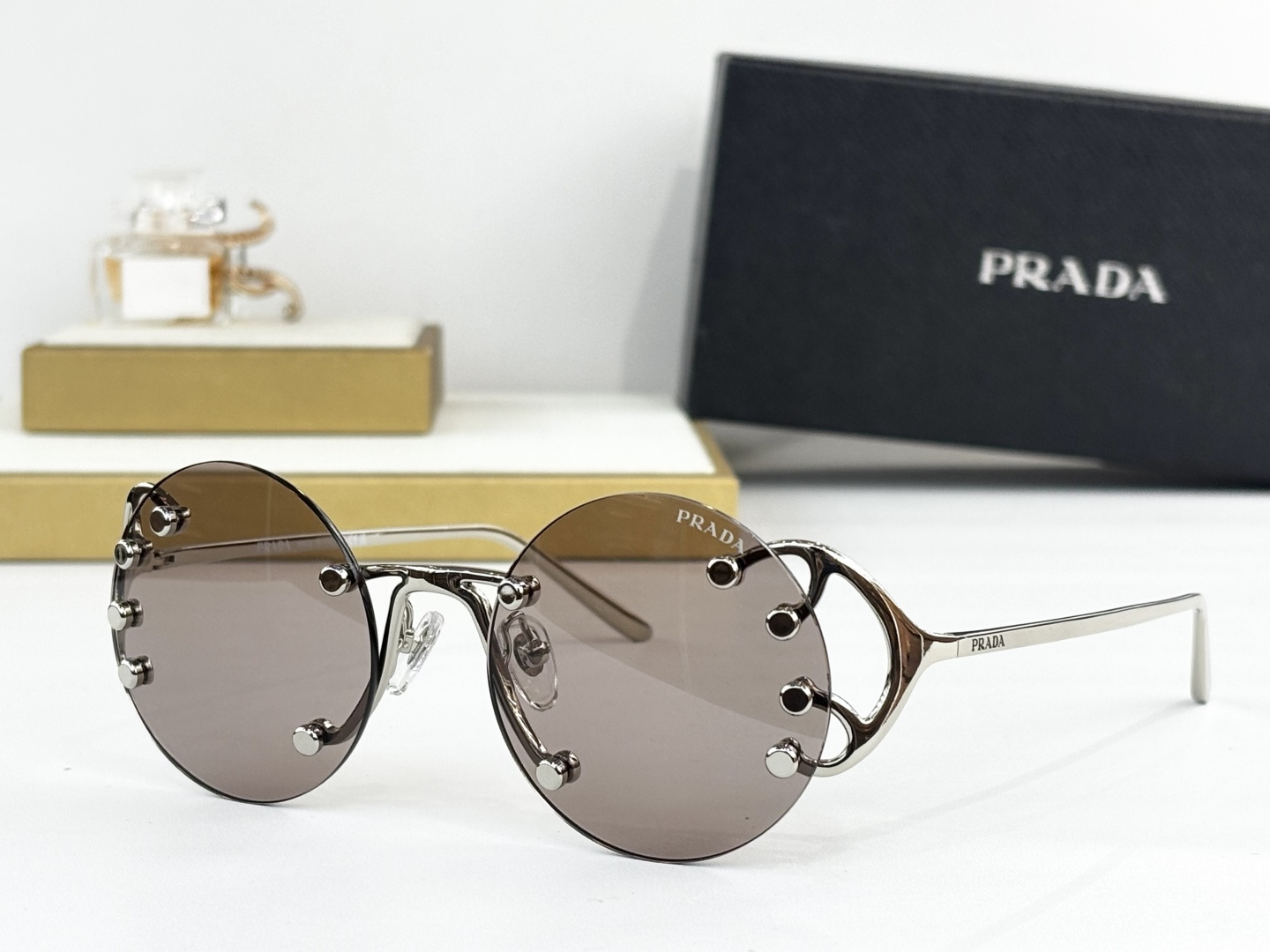 PRADAMOD：PR C56SSize：51口20 135