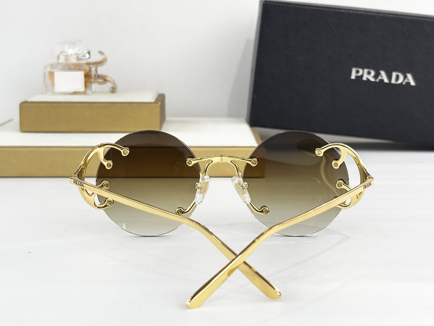 PRADAMOD：PR C56SSize：51口20 135