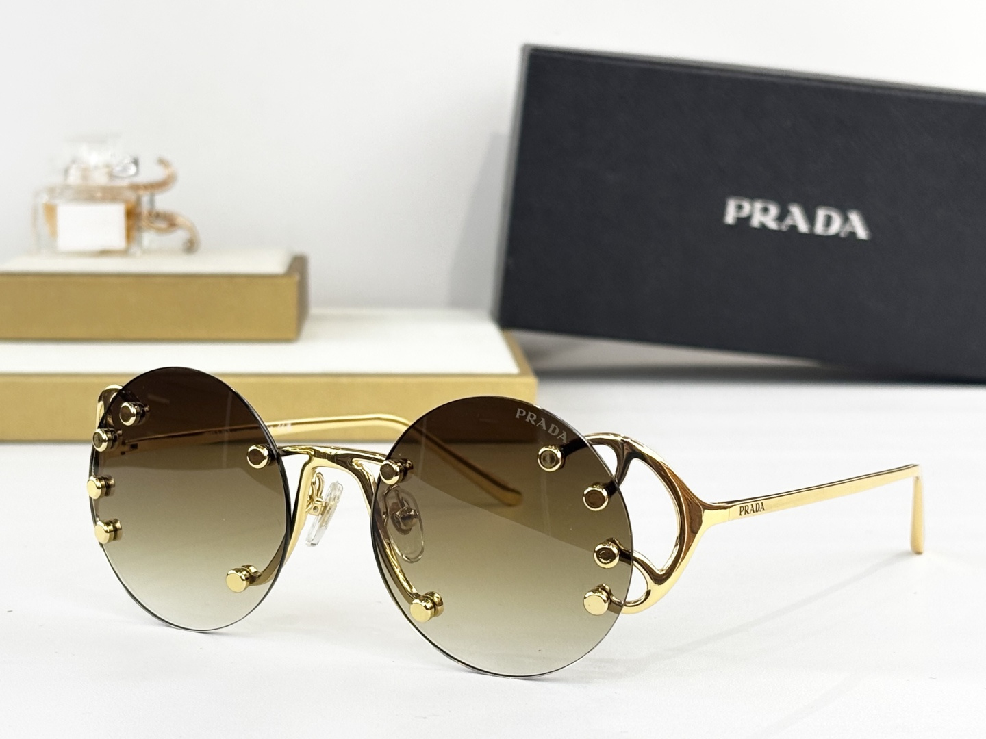 PRADAMOD：PR C56SSize：51口20 135