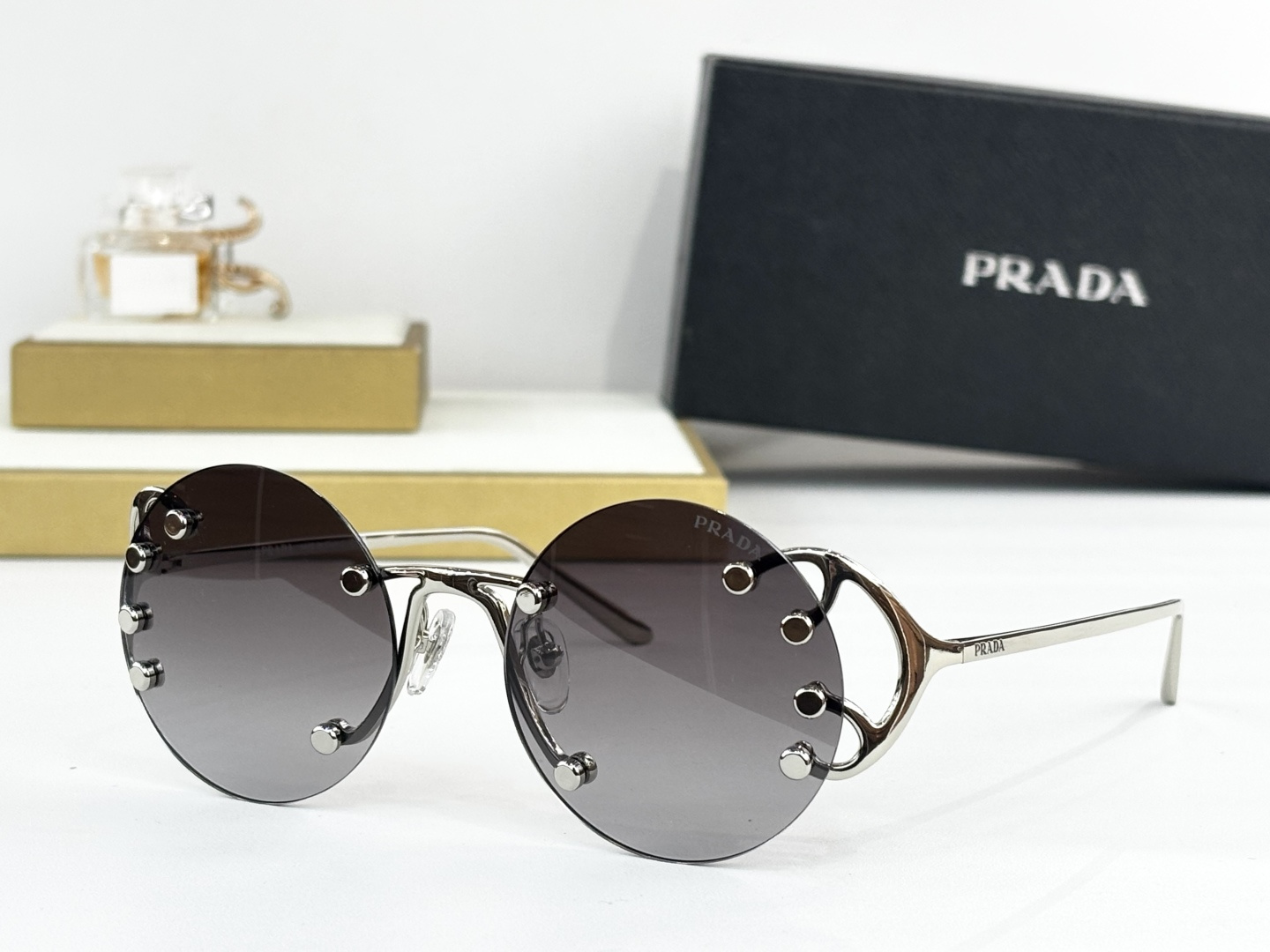 PRADAMOD：PR C56SSize：51口20 135