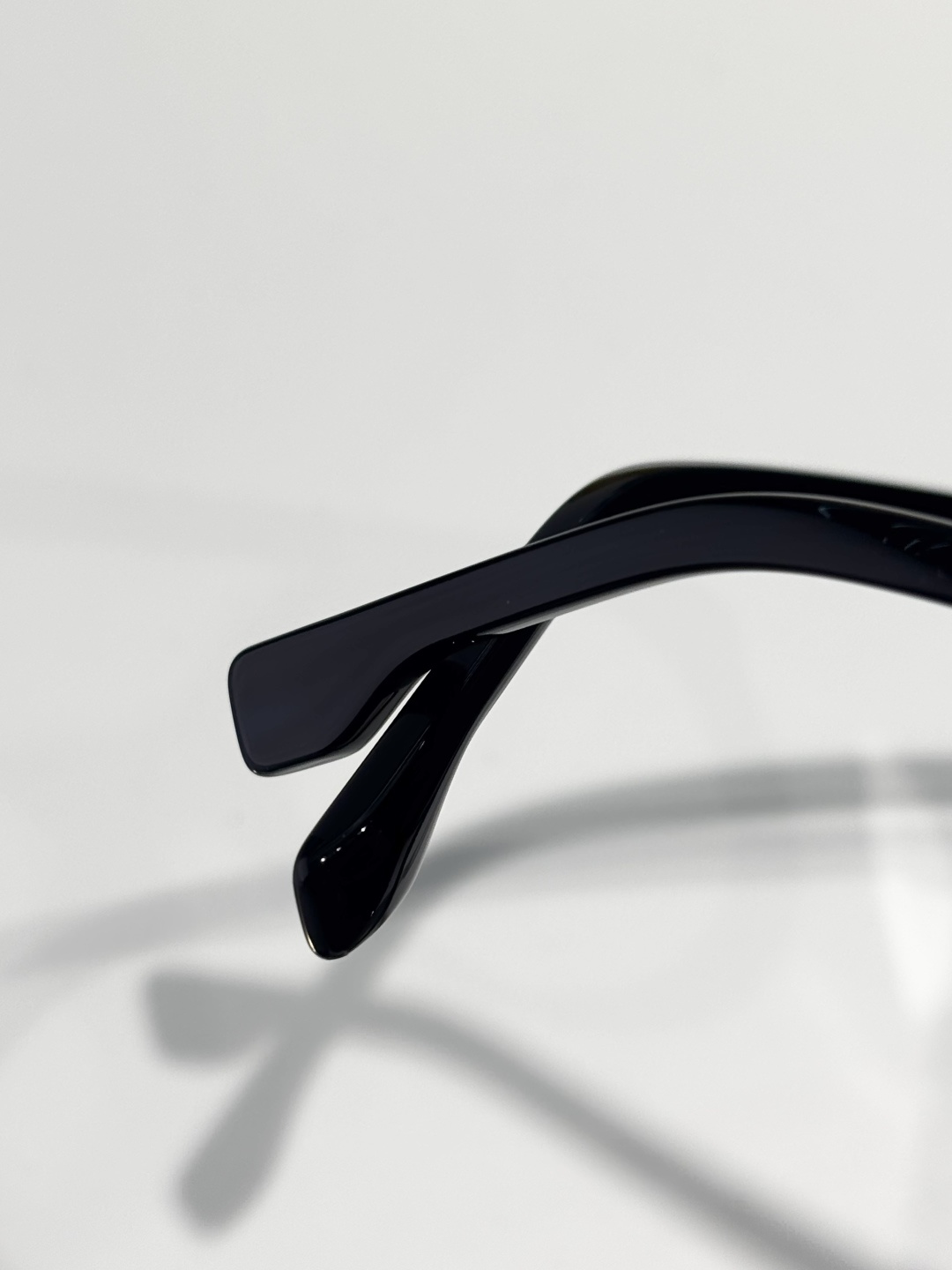 FendiMODEL：FE50126I SIZE：53口16-140