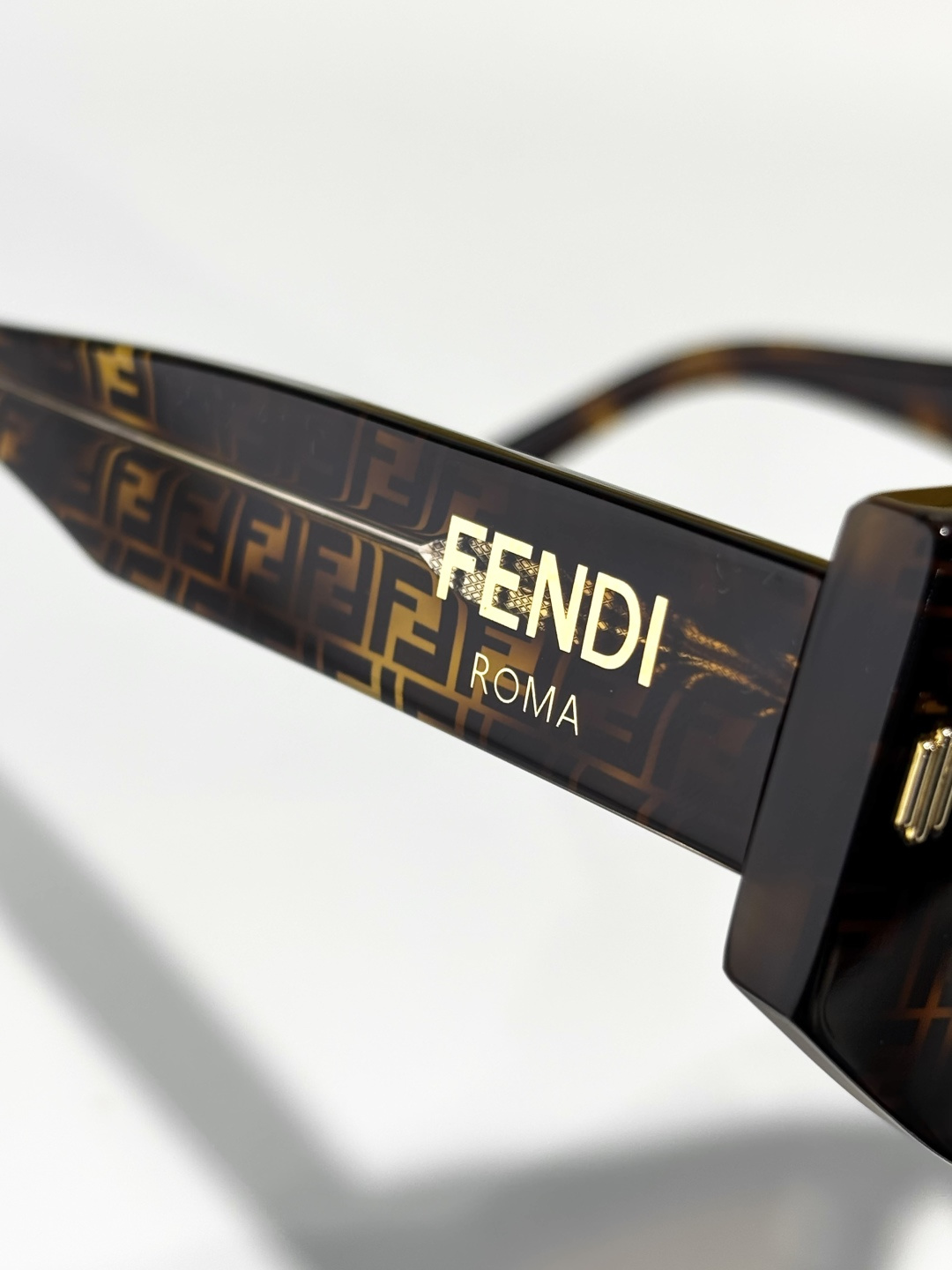 FENDIMODEL: FE40125iSIZE:50口23-145