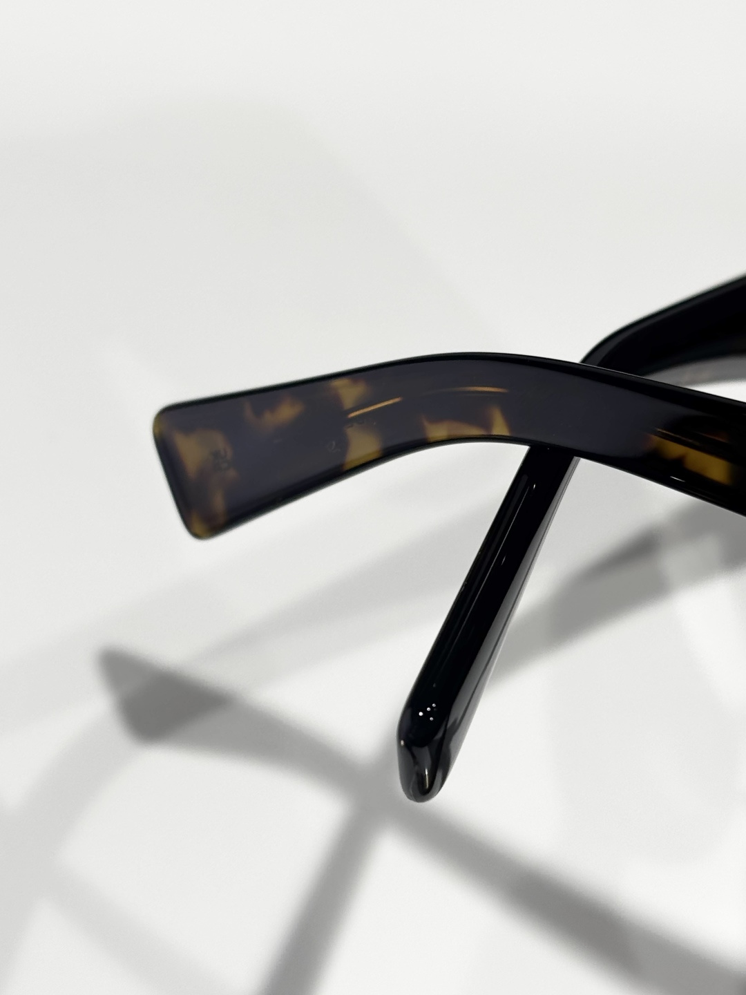 SAINT LAUREN*MODEL：SL 831SIZE：54口22-145