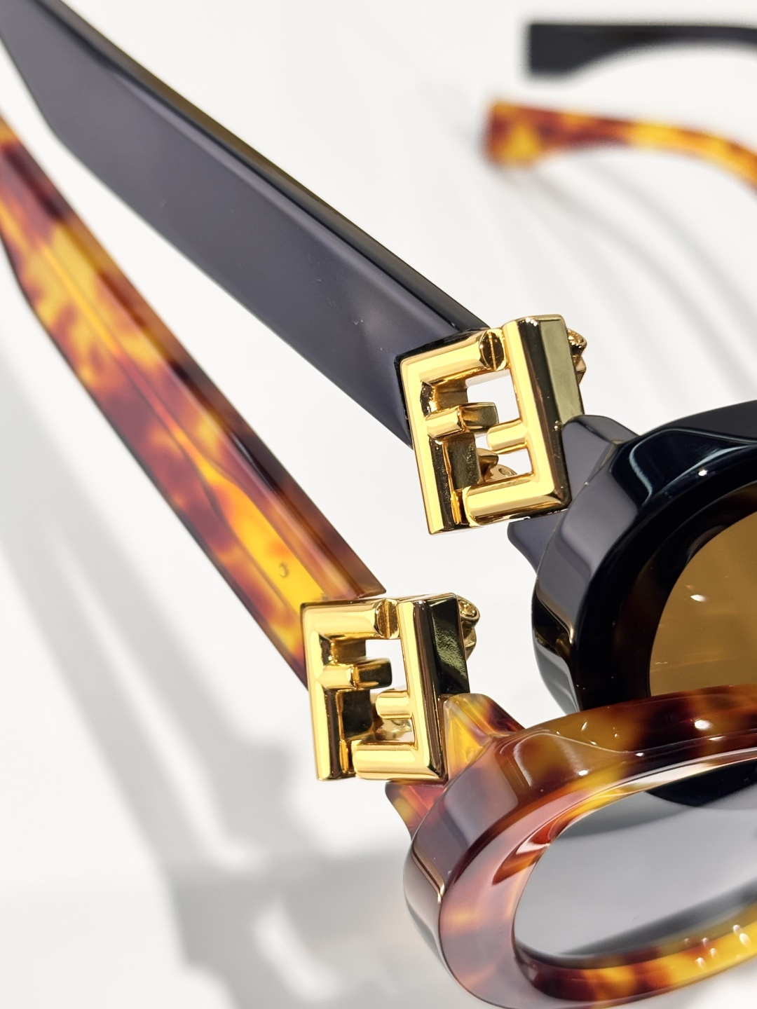 FENDIMODEL: FE40140USIZE:55口20-140