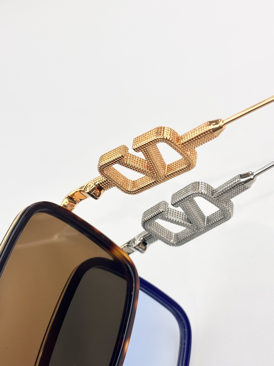 ValentinoMODEL：VLS1744SIZE：54口21-145