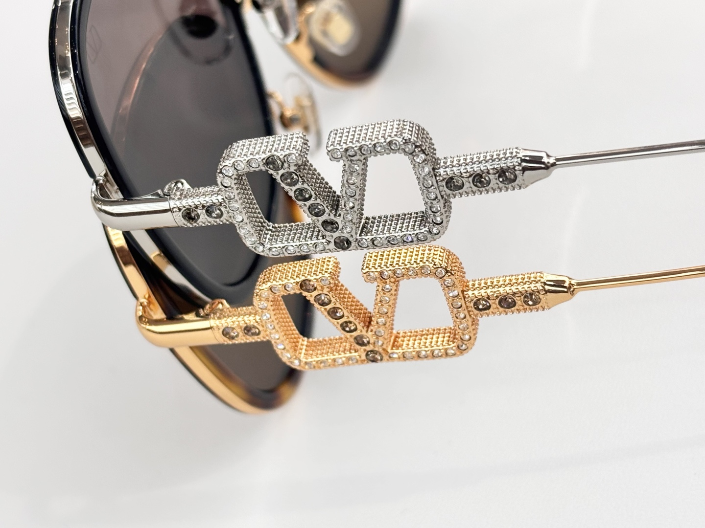 ValentinoMODEL：VLS1745SIZE：53口22-145