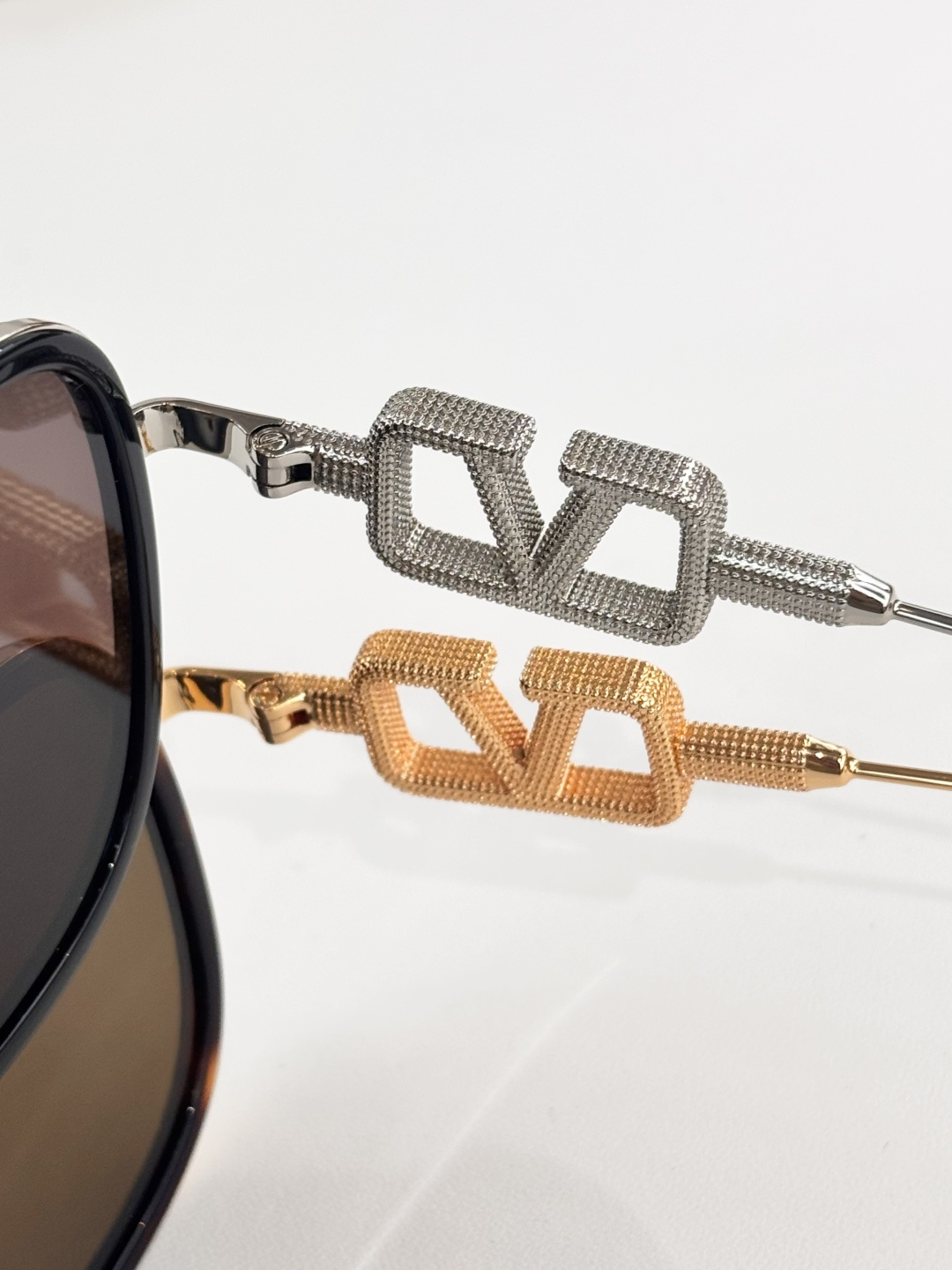 ValentinoMODEL：VLS1745SIZE：53口22-145