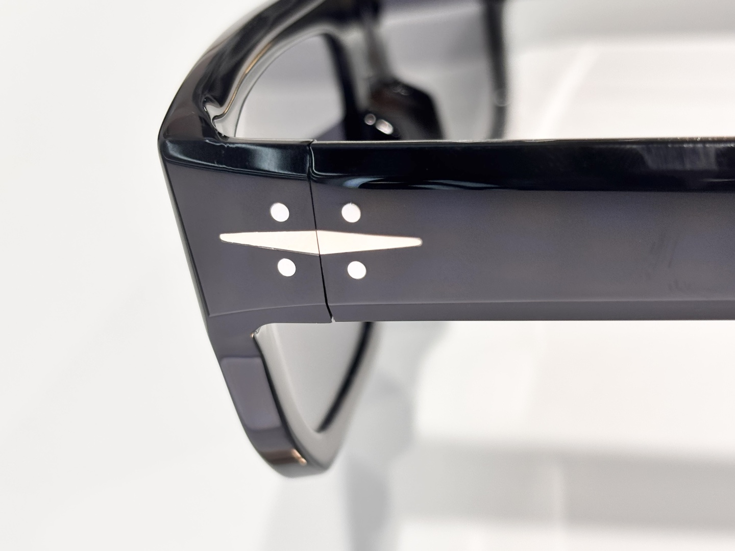 DAVID BECKHAMMOD：DB 7132/SSize：56口18-140