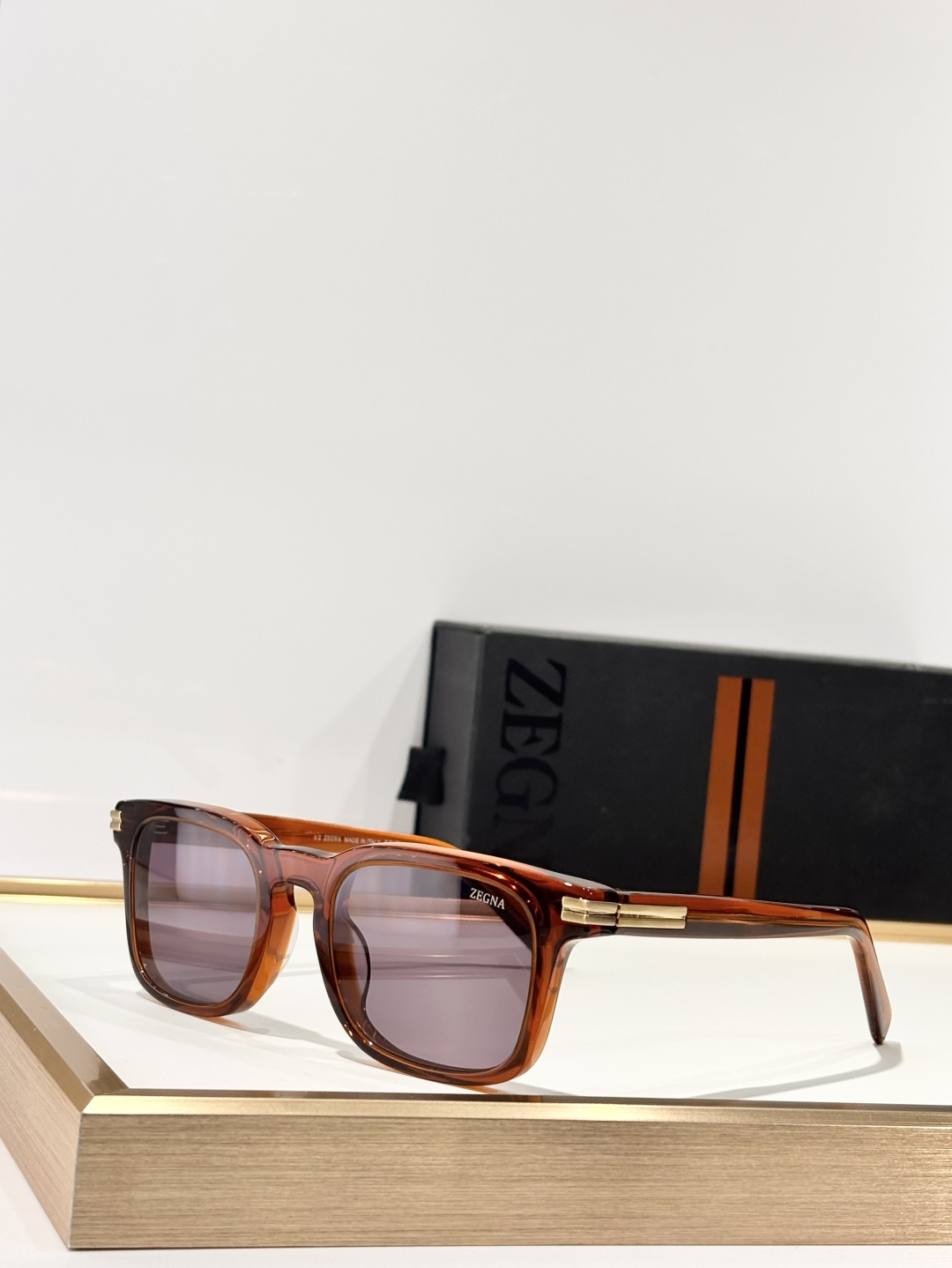 Ermenegildo ZegnaMod：EZ0230Size：50-22-145演绎全新先锋时尚优雅线