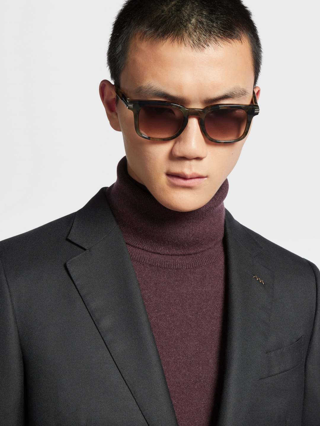 Ermenegildo ZegnaMod：EZ0230Size：50-22-145演绎全新先锋时尚优雅线