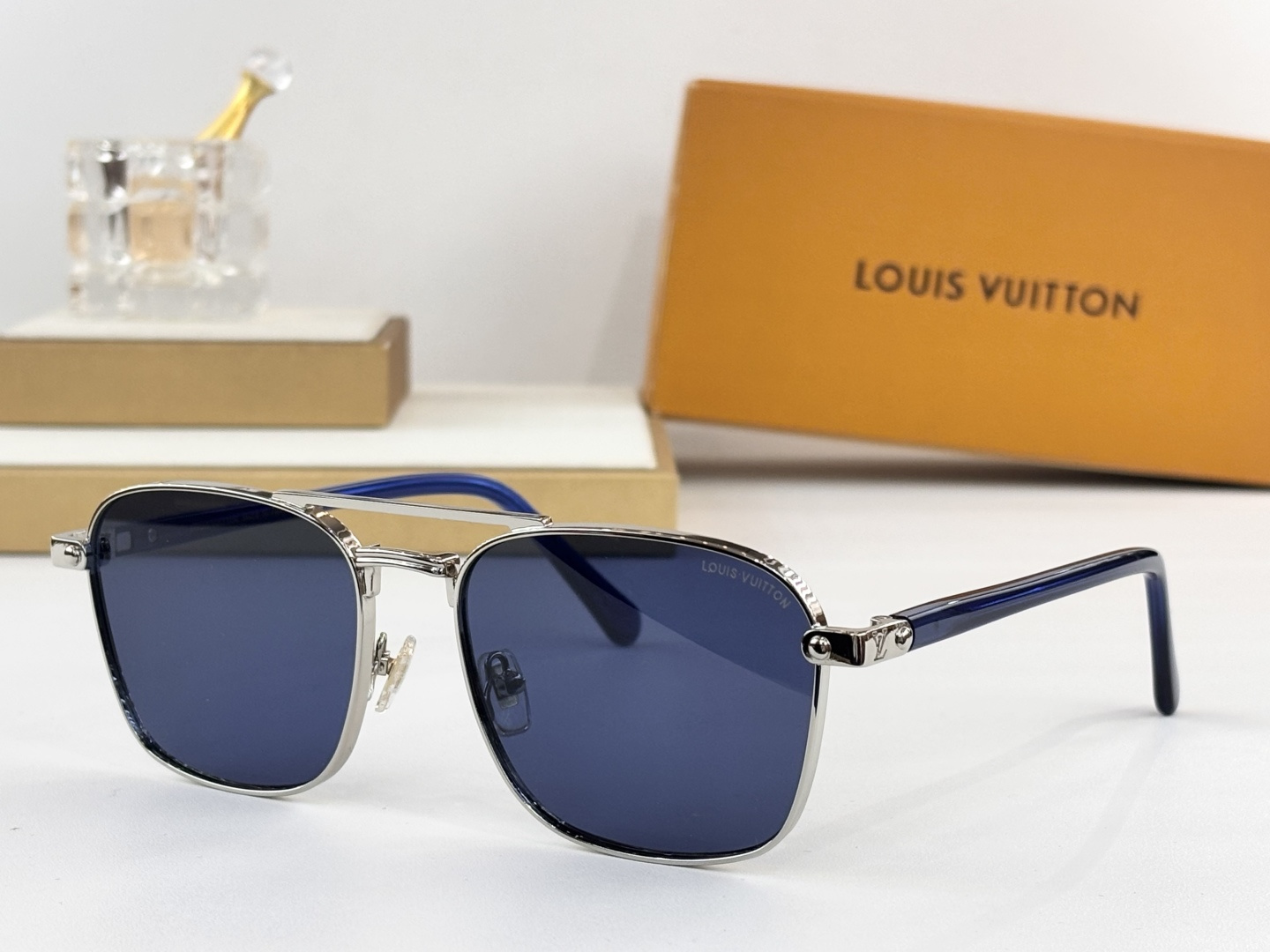 LOUIS VUITTO*MODEL：Z1942USIZE：57口17-145