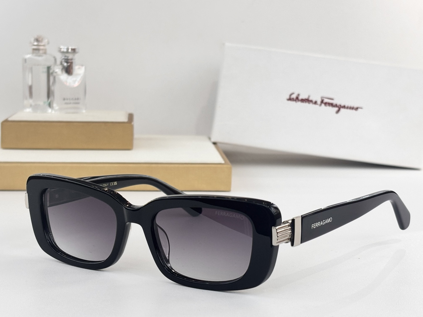 FERRAGAMOMOD：SF1105SSize：52口19 145